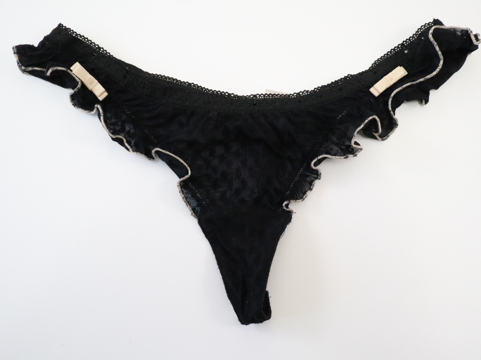 TRUE VTG Victoria’s Secret 2009 Ruffle Lace Sheer Thong Panty MEDIUM