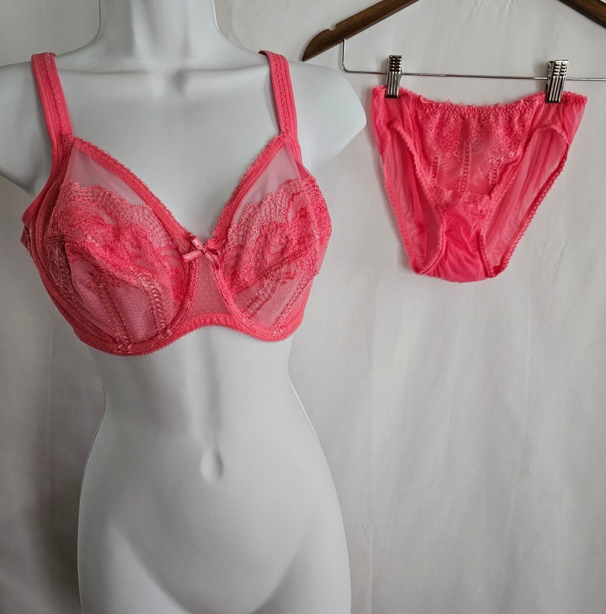 Vintage Wacoal Set Womens Size 36DD / Medium Pink Lace & Mesh Underwire
