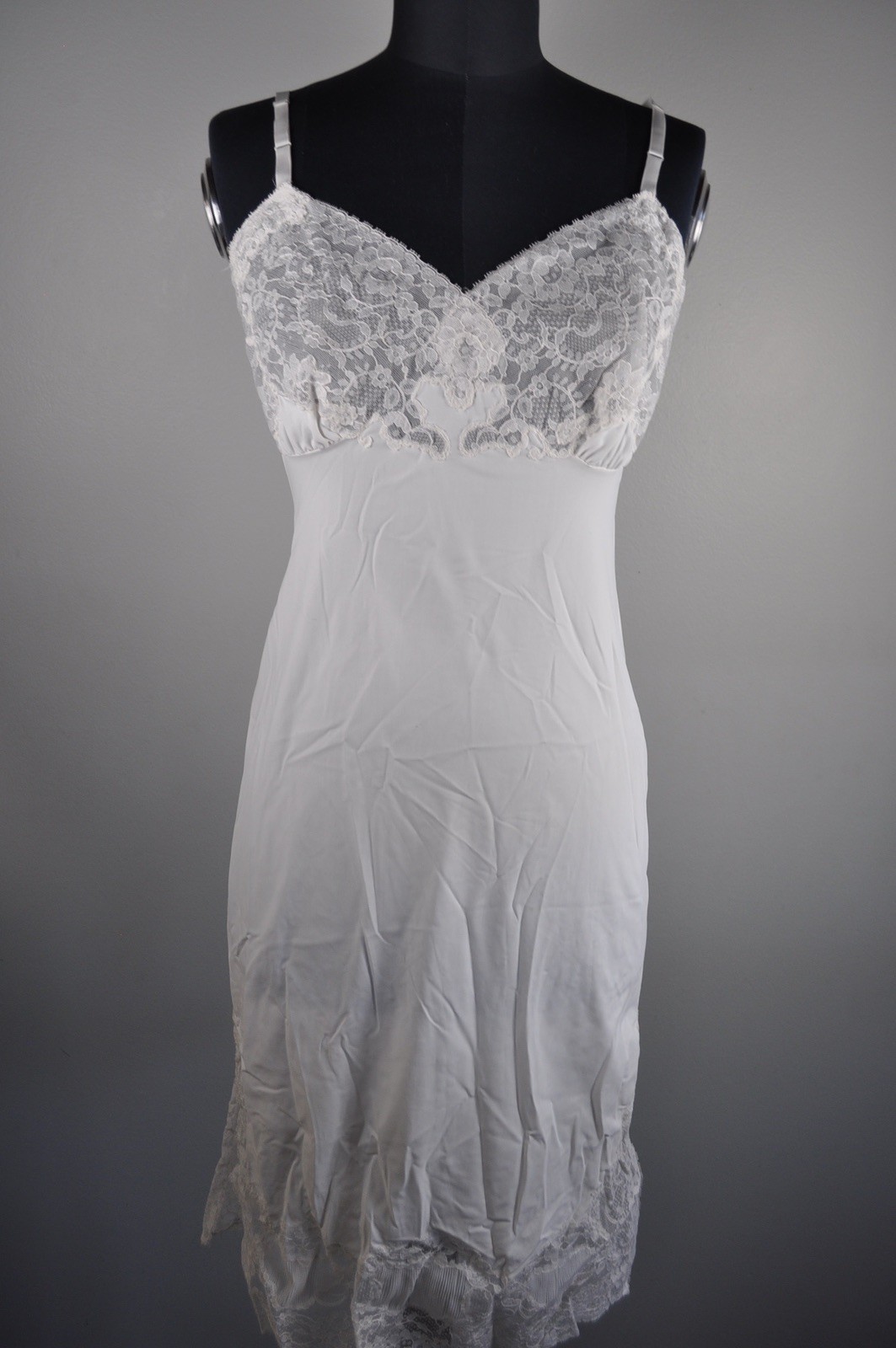 Vintage Van Raatle Women’s Slip Size 32A White with Lace