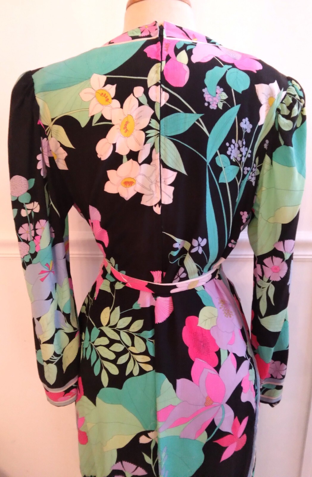Gorgeous Vintage Leonard Dress Excellent Condition V-neck Navy Blue Floral Belt
