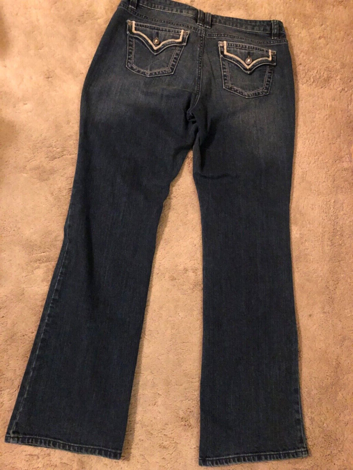 Women’s size 12 Apt 9 Stretch Jeans inseam 32″ & pockets 36” Waist