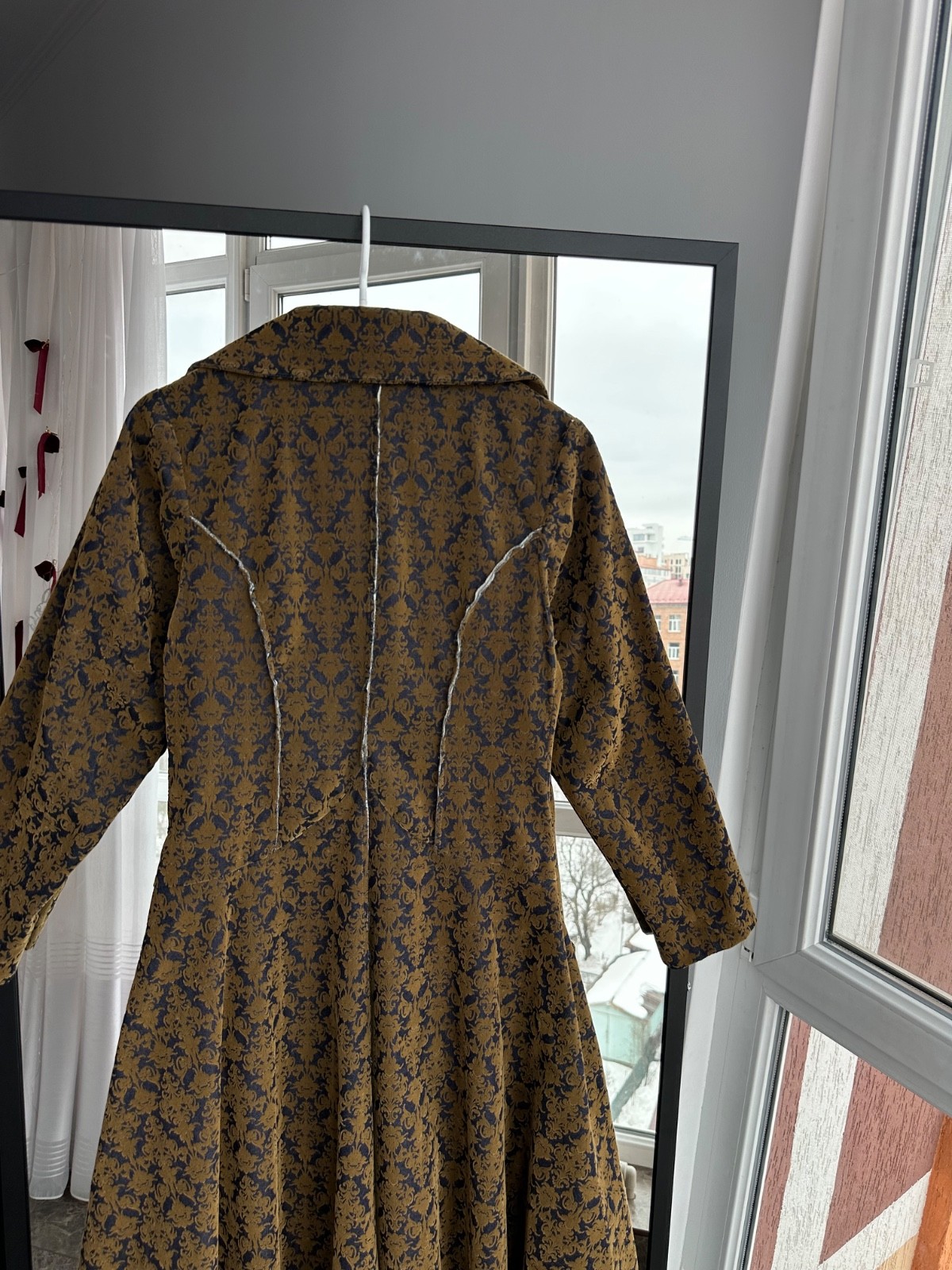 Vintage 1980s Baroque Jacquard Antique Woman Coat Sz M