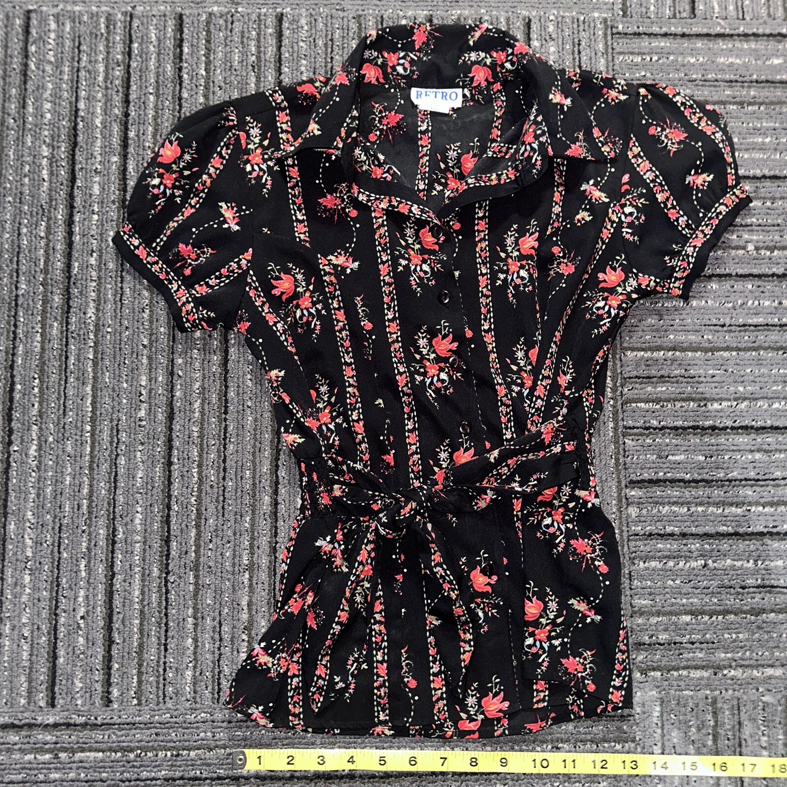 Vintage- Retro Woman’s Floral S/S Button Up Shirt Sz S Small Retro Hippie