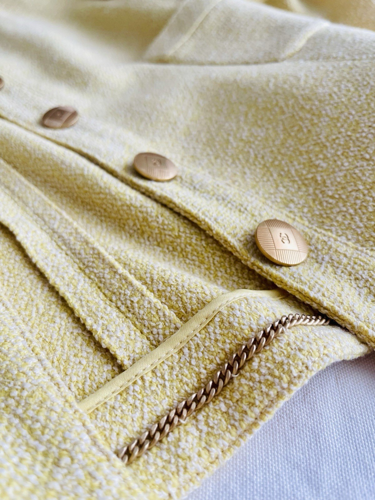 CHANEL Boutique Tweed Jacket Gold Buttons Gold Chain FR42 Authentic