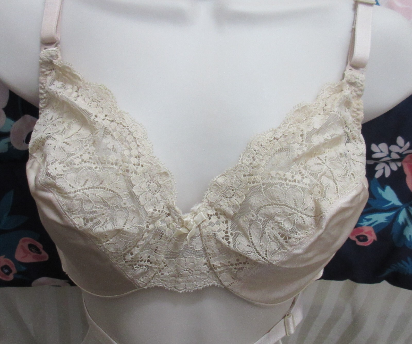 80’s vintage BACKLESS by VASSARETTE style 4255 UW multiway LACE bra 36 D USA
