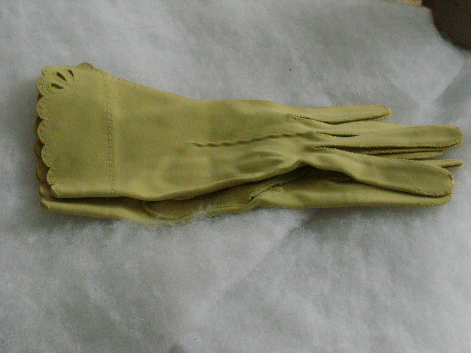 VINTAGE FORMAL GLOVES YELLOW 9IN RIPPLED WITH EYELETS TOP PENNEY’S