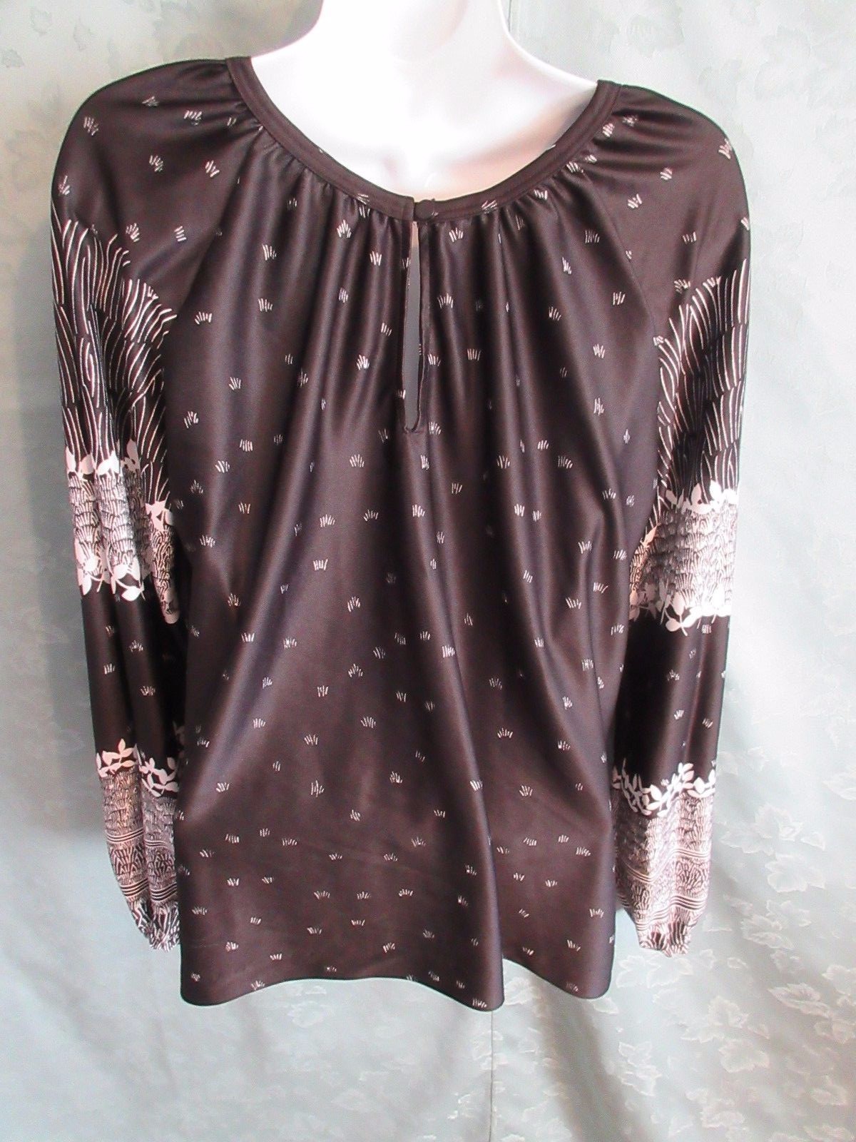 VTG 70’s Lady Arrow Blouse Size Large B&W Print