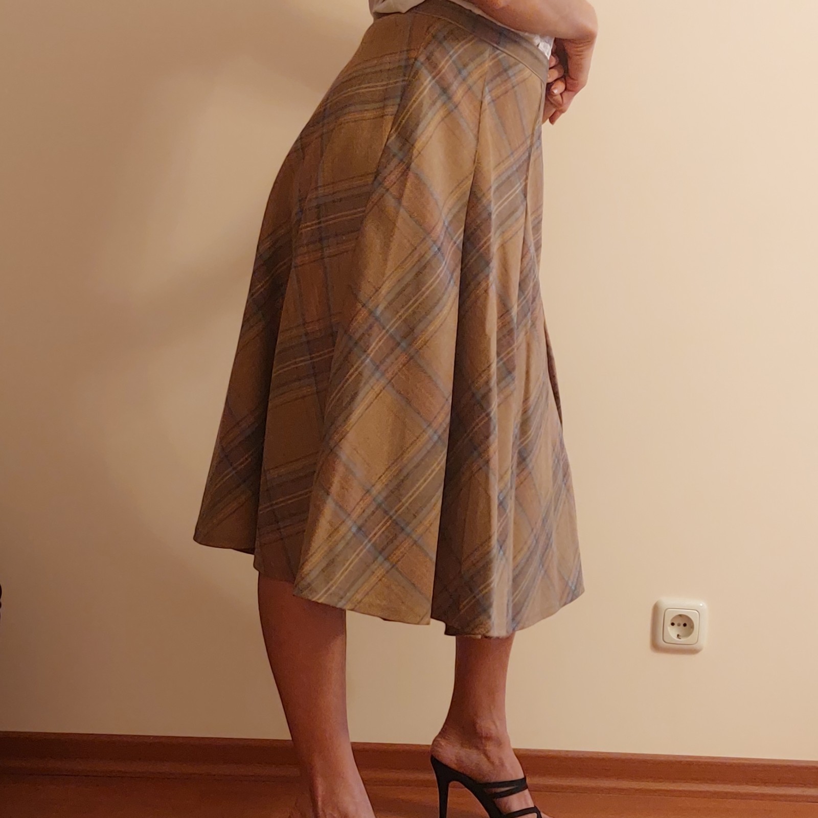 Vintage New All Season Beige Skirt 30% Viscose Size S (Made in GDR)