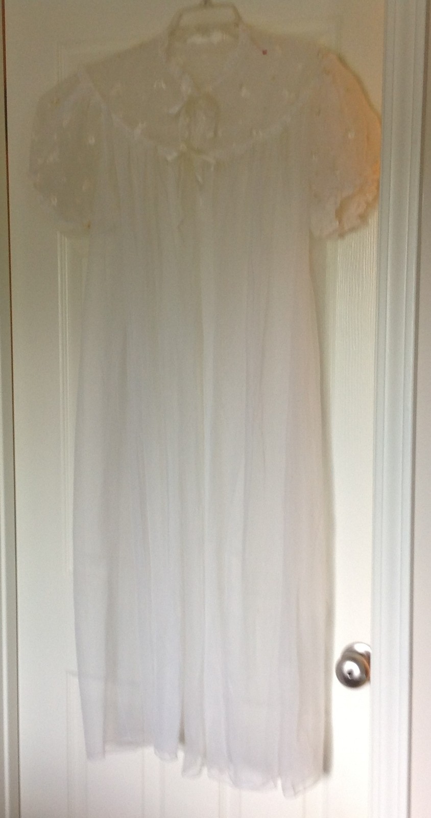 Vintage, American Maid robe, women’s soft mesh, cream color, size S, mint cond.