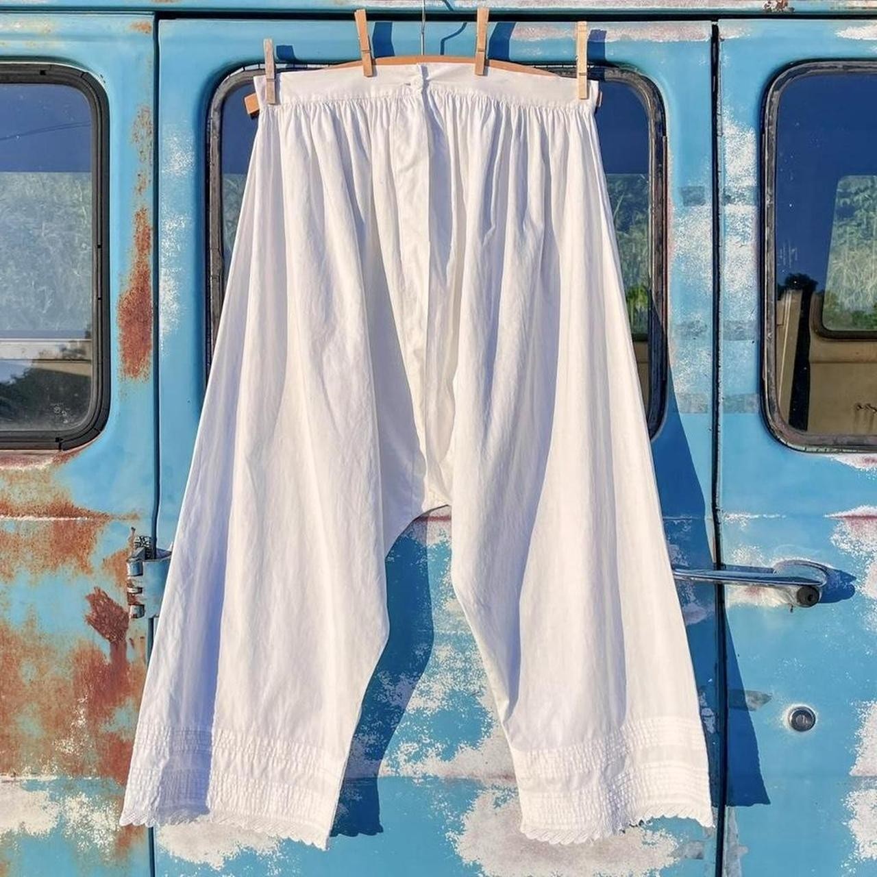 Antique white linen split crotch pant w/ pin-tuck & crochet lace cuffs