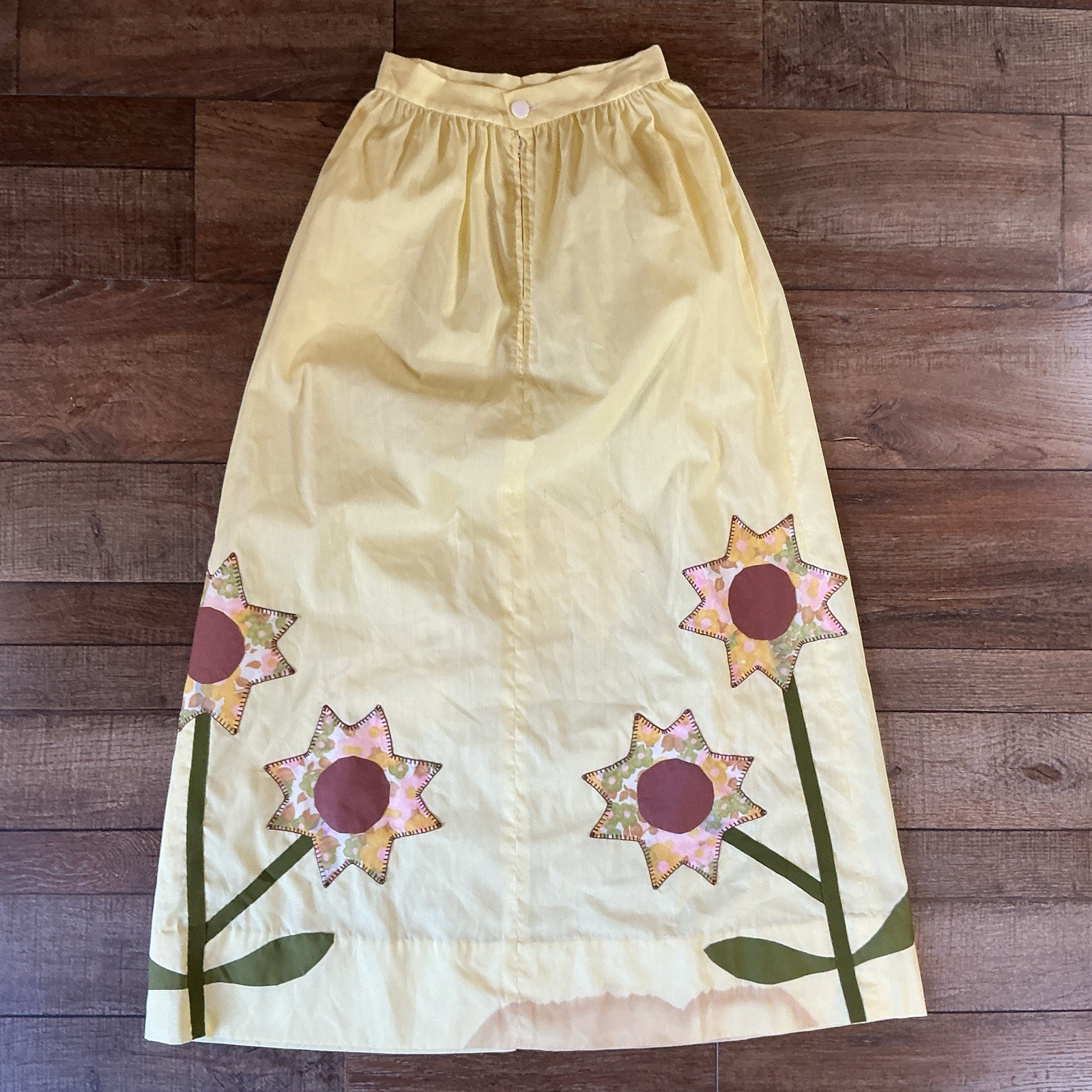 VINTAGE Yellow Maxi Skirt Sunflower Applique Floral Cottagecore Size XS/S #17F2