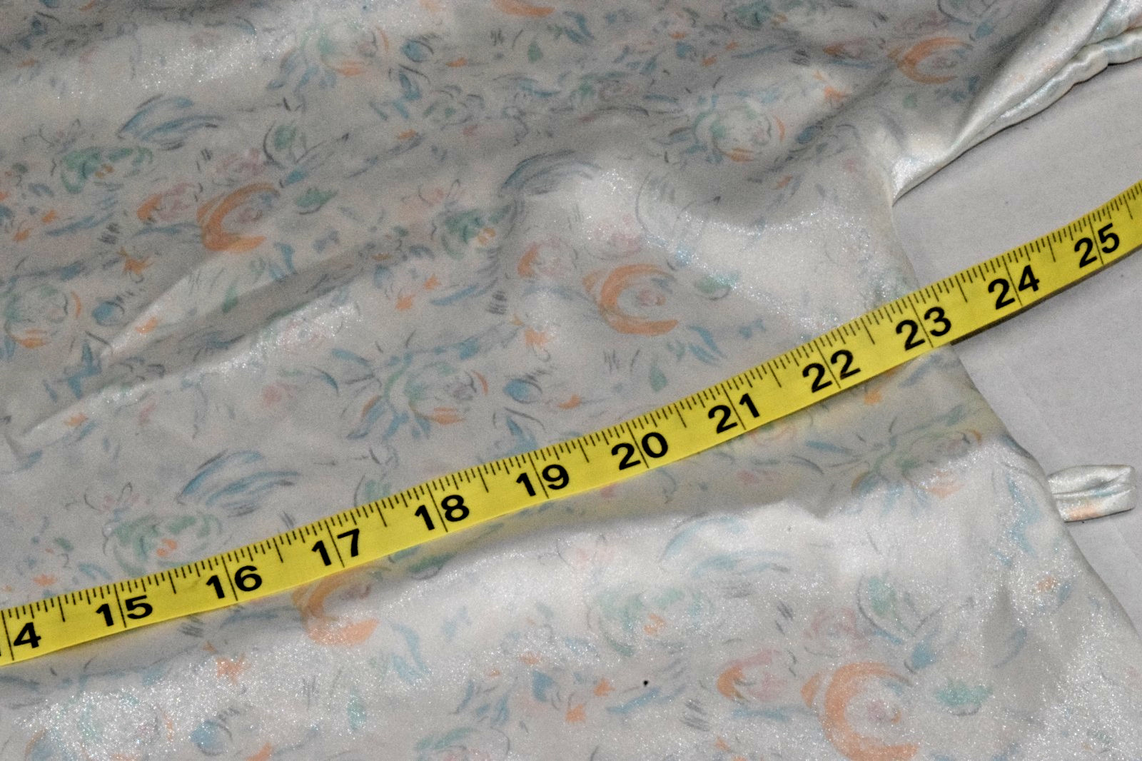 Vintage Robe Circa 2000 Size M 70s Pearly White Pastel Floral No Belt Made USA