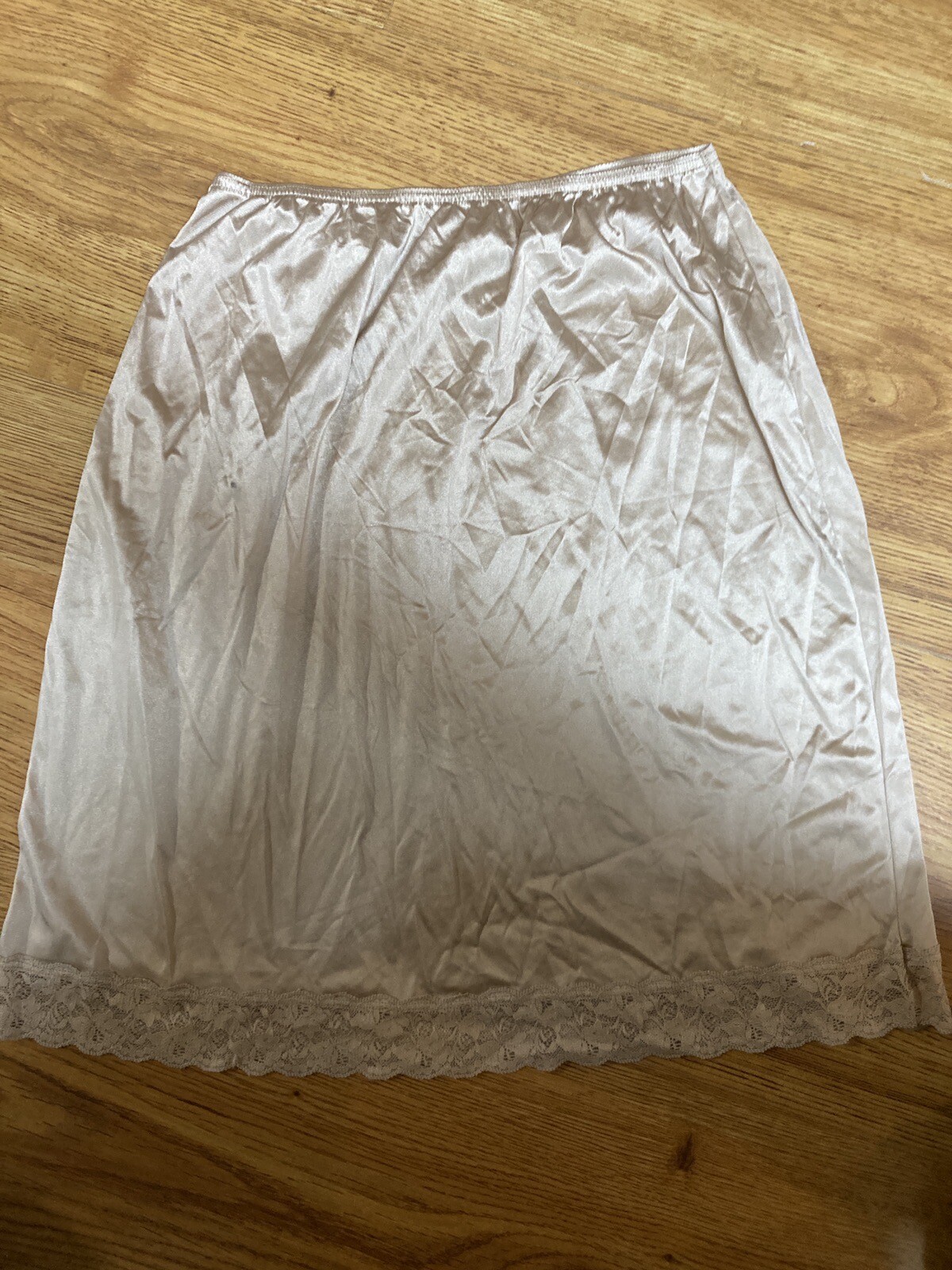 women’s half slip beige size M w/lace by Under Moments (23in)