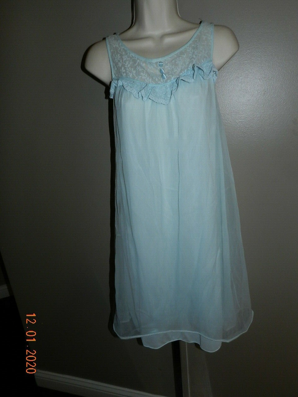 VINTAGE RADCLIFFE baby blue FLORAL SIZE Small NIGHTGOWN #19800