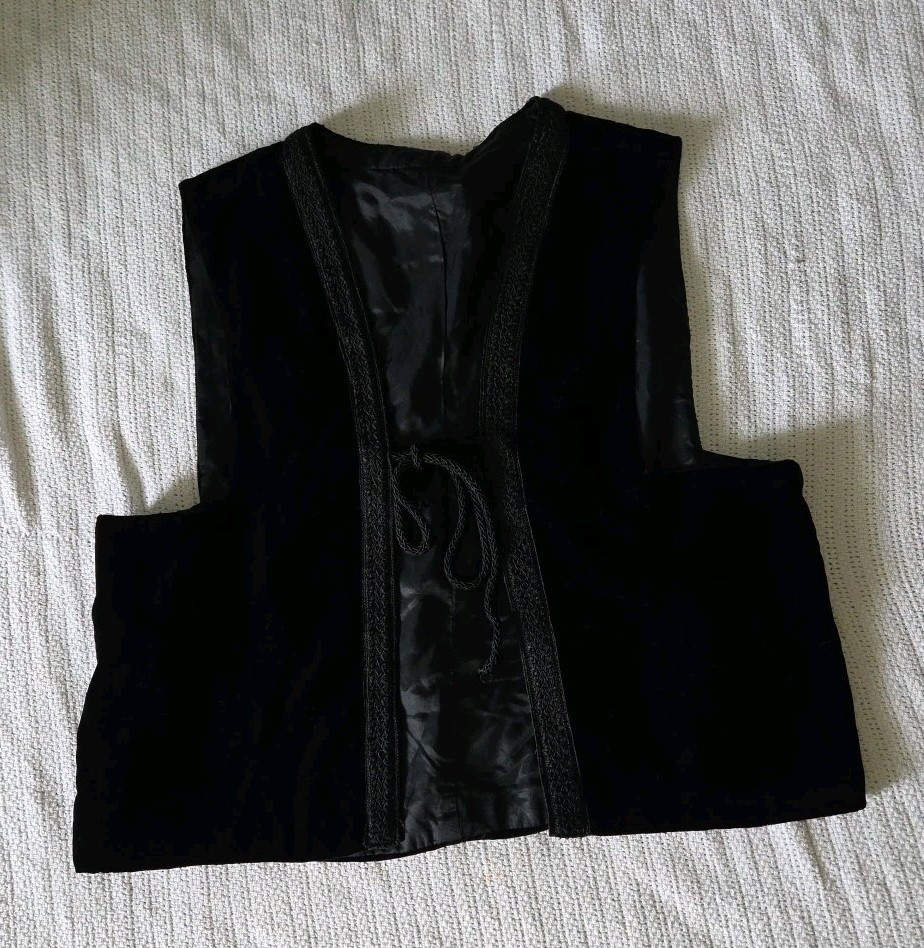 Vintage Women’s Courtwell Black Velvet Vest Size Small Tie Front Closure