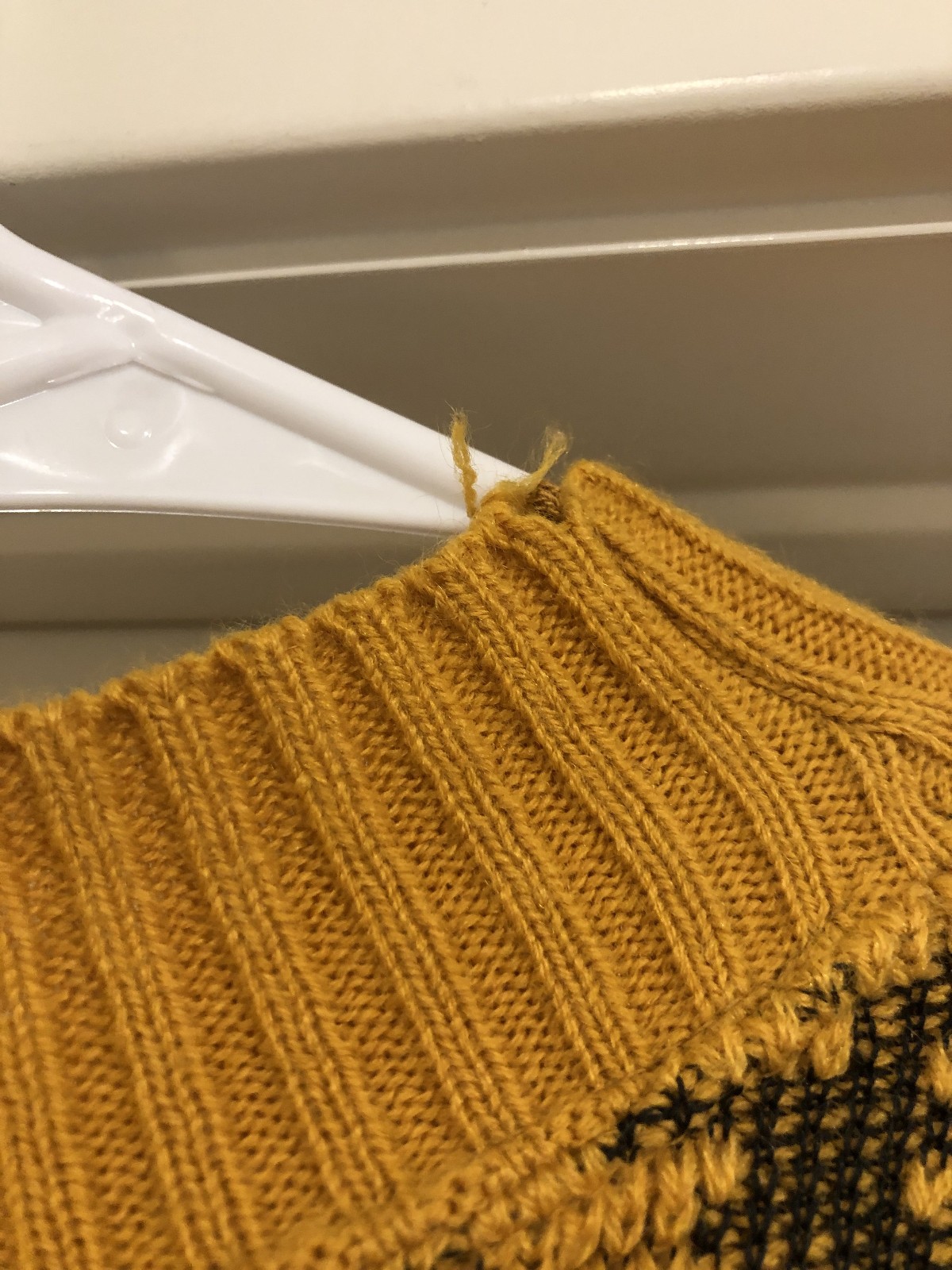 Zalerno Intl Sportswear 1980s Vintage Pullover Sweater – Yellow Leaf Pattern