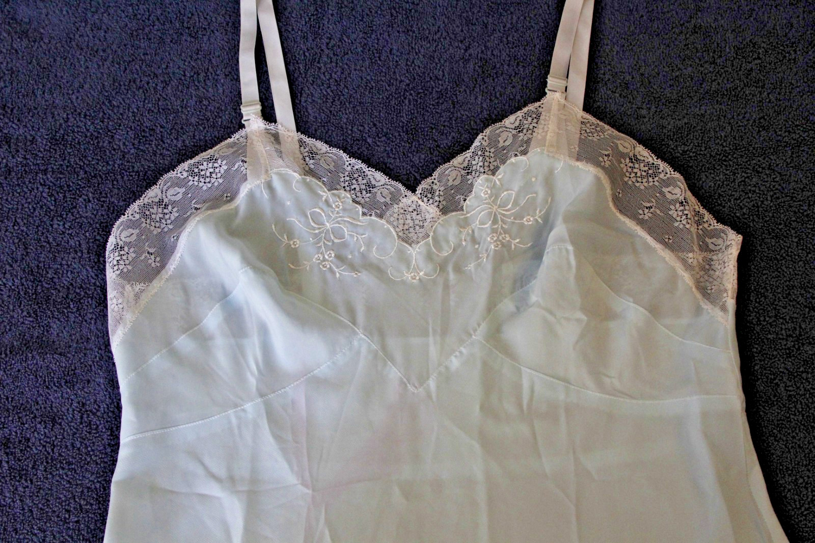 Vintage 1980s Lady Lynne Powder Blue Crepe Full Slip, Size 36-38