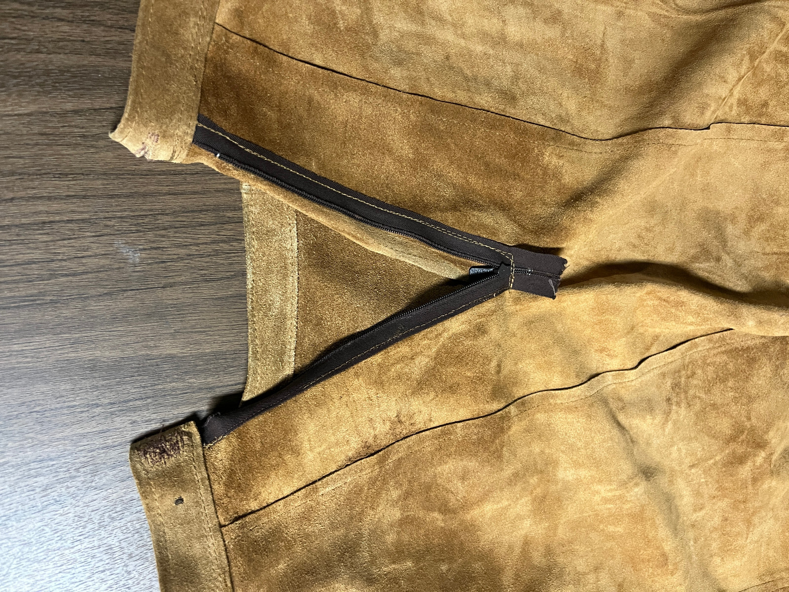Vintage Western A-Line Cowgirl Festival Tan Suede Skirt Embossed Hem 28″ waist