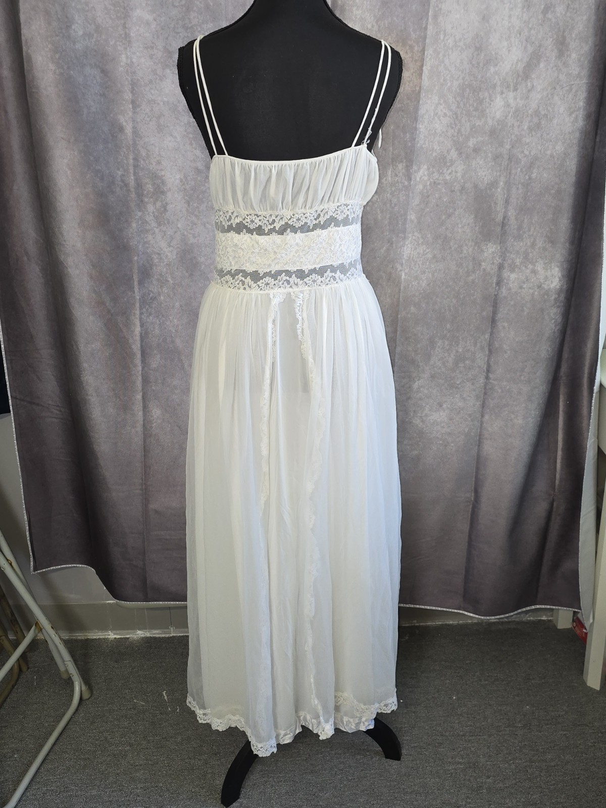 Vtg Eyeful by the Flaums White Nylon Nightgown 34 Sheer Lace Empire Waist READ!