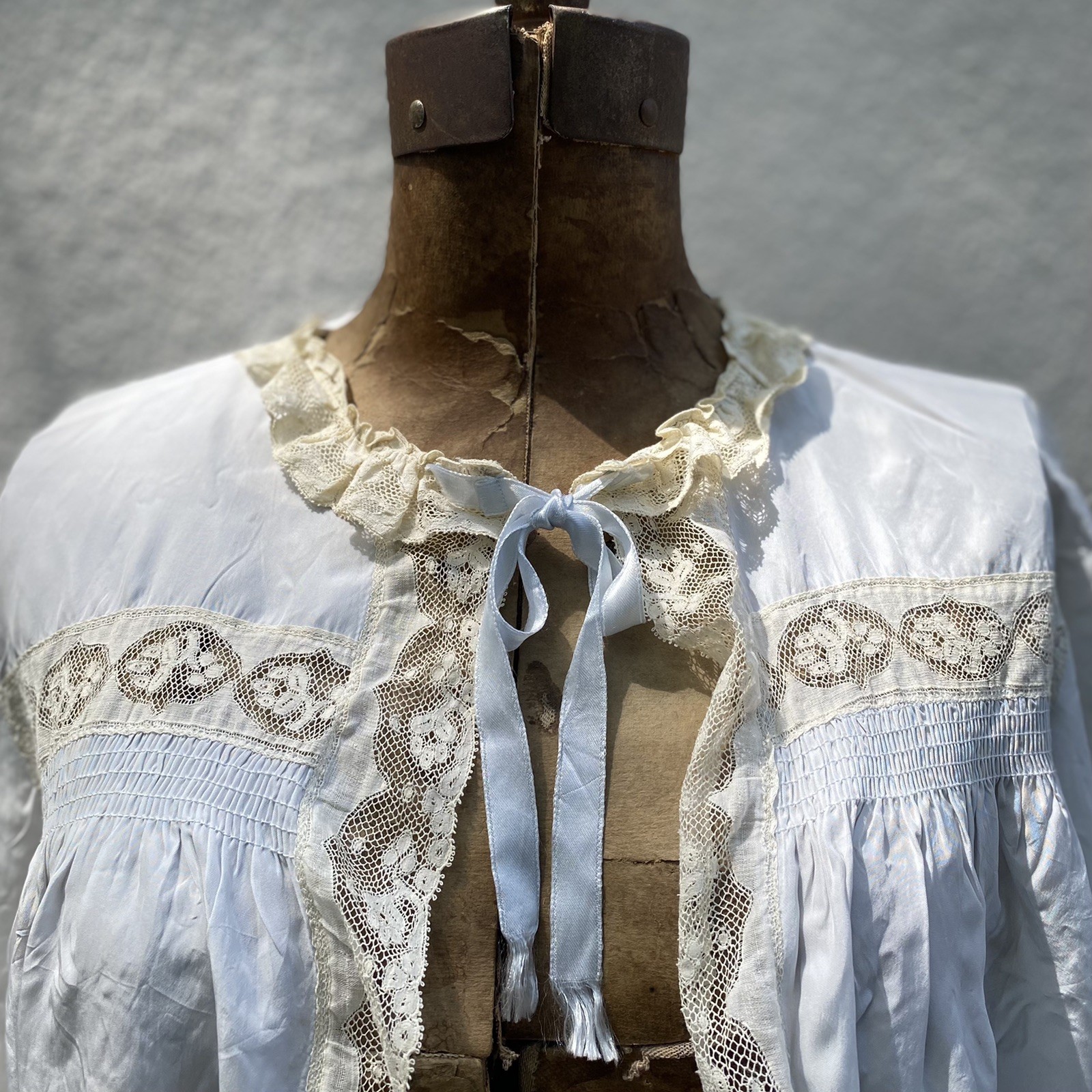 Vintage 1930s 1940s Baby Blue Lace Trim Rayon Bed Jacket One Size