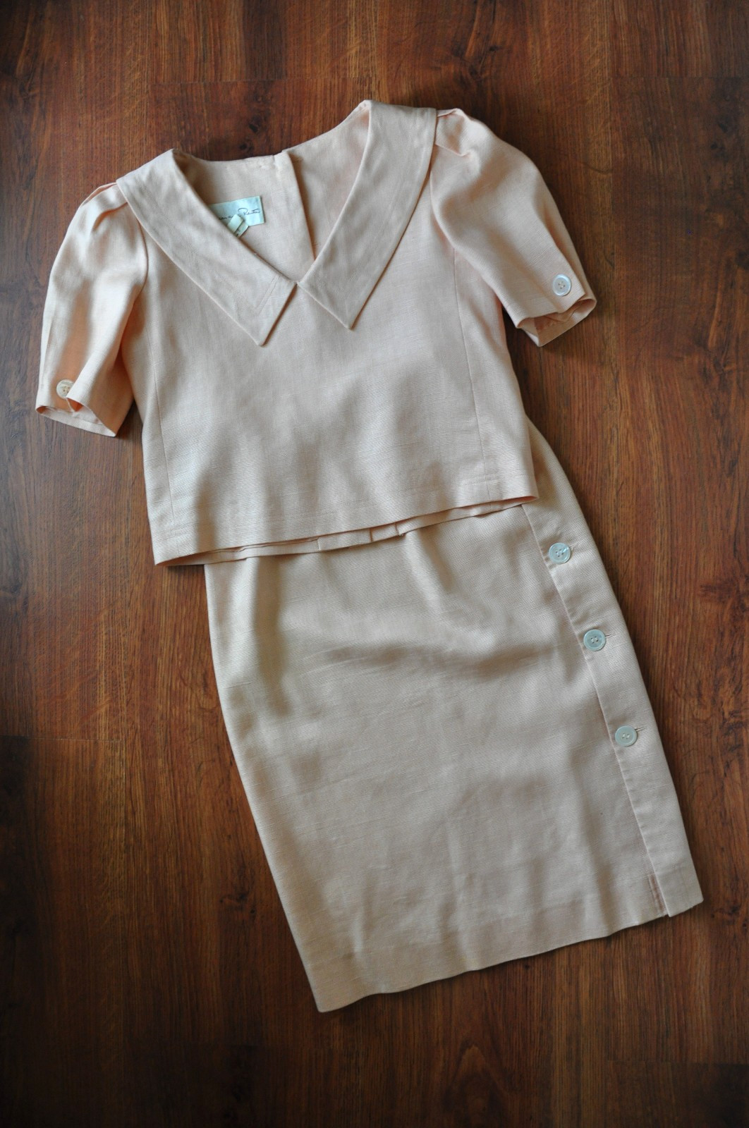 1980s Oscar De La Renta Peach Linen Puff Sleeve Two Piece Pencil Skirt Suit S