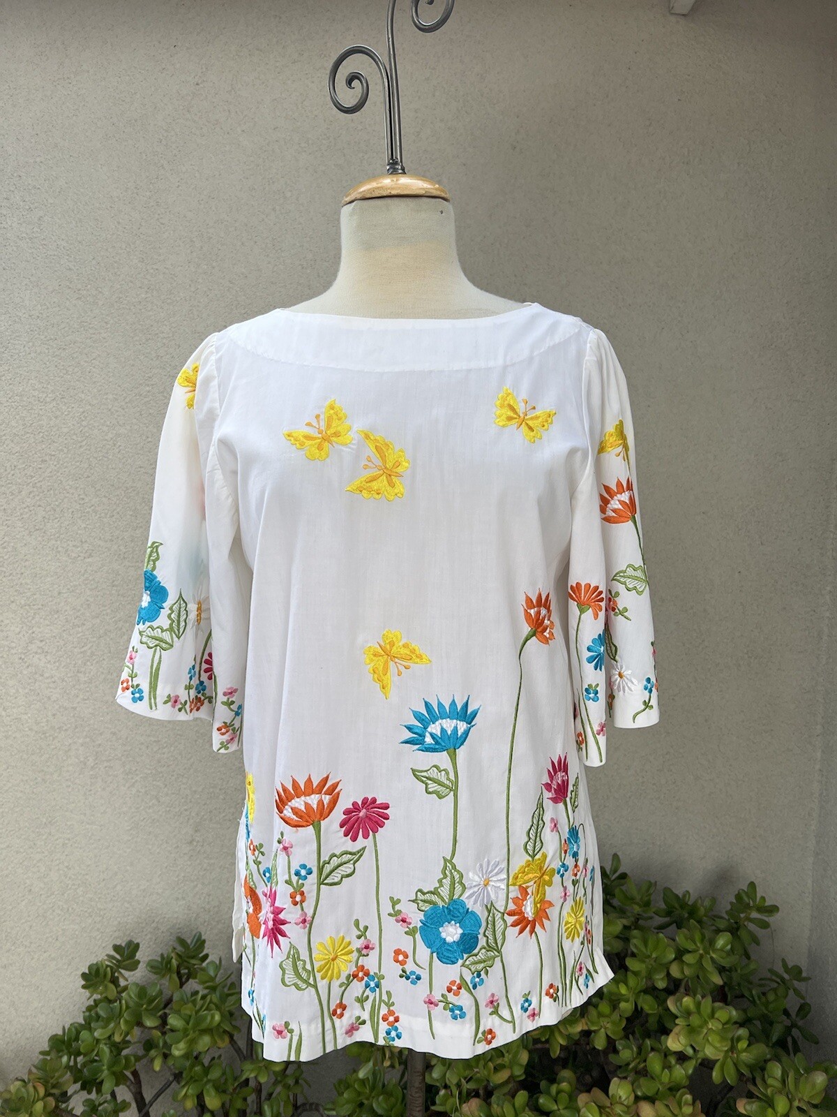 Vtg Boho Top Chuchi embroidered Colorful floral white Size Small