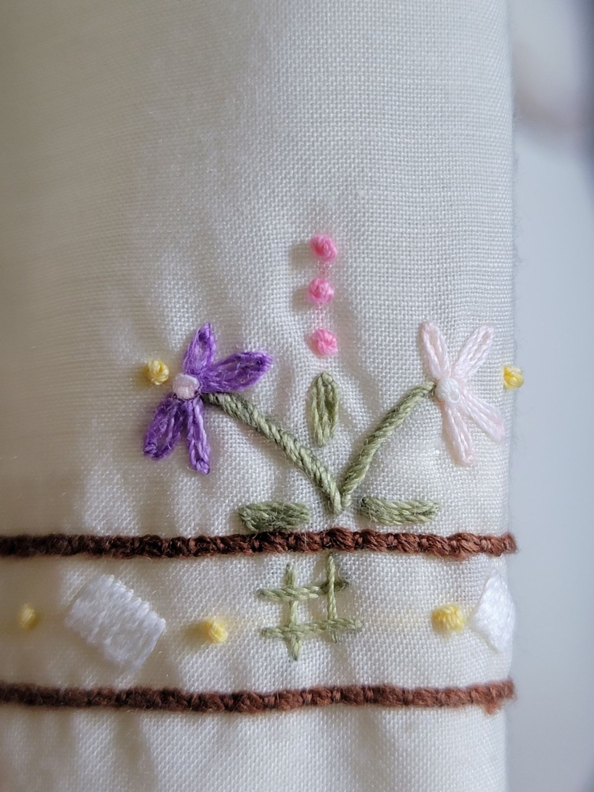 Vintage Hand Embroidered Floral Blouse Size 38 Medium Cream Cottagecore Top