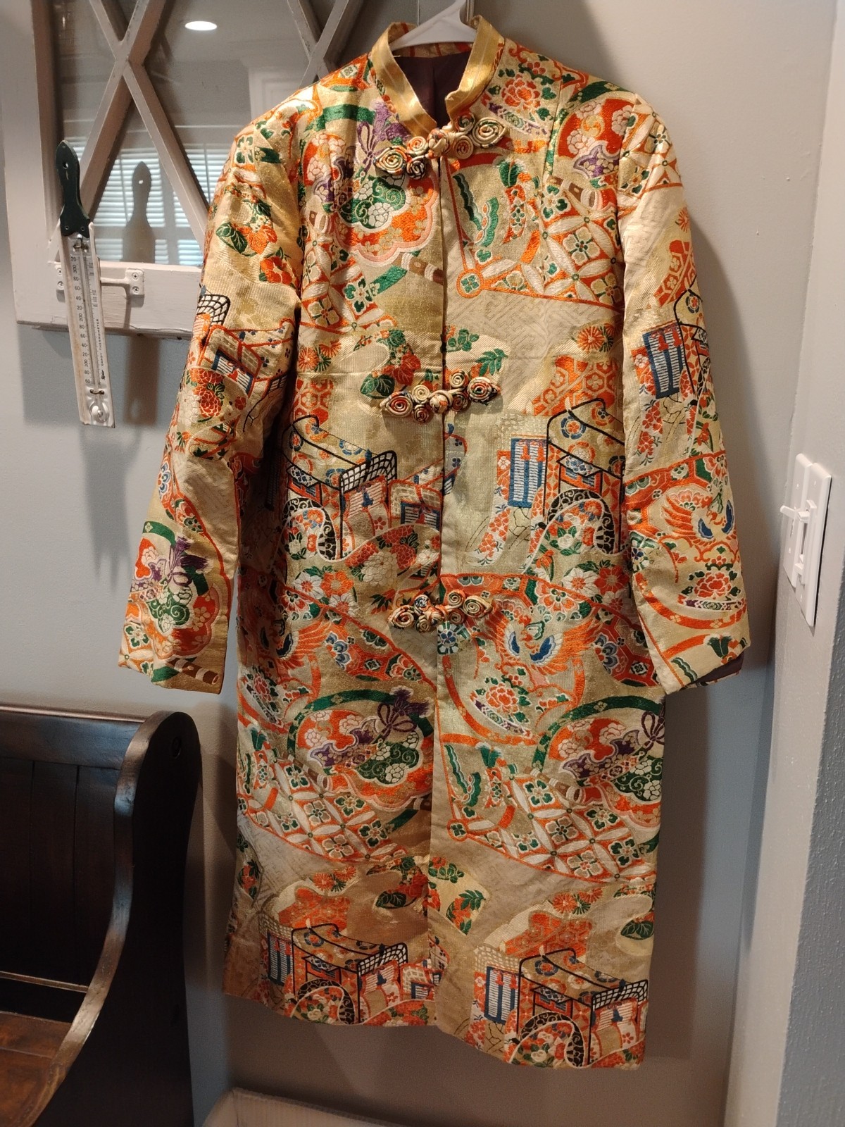 VINTAGE ORIENTAL GOLD BROCADE ROBE