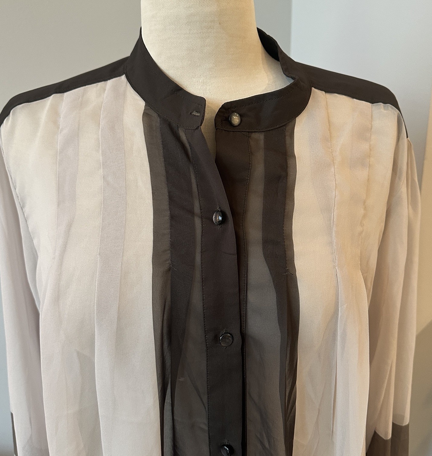 Women’s XL olive green and ivory sheer long sleeve blouse