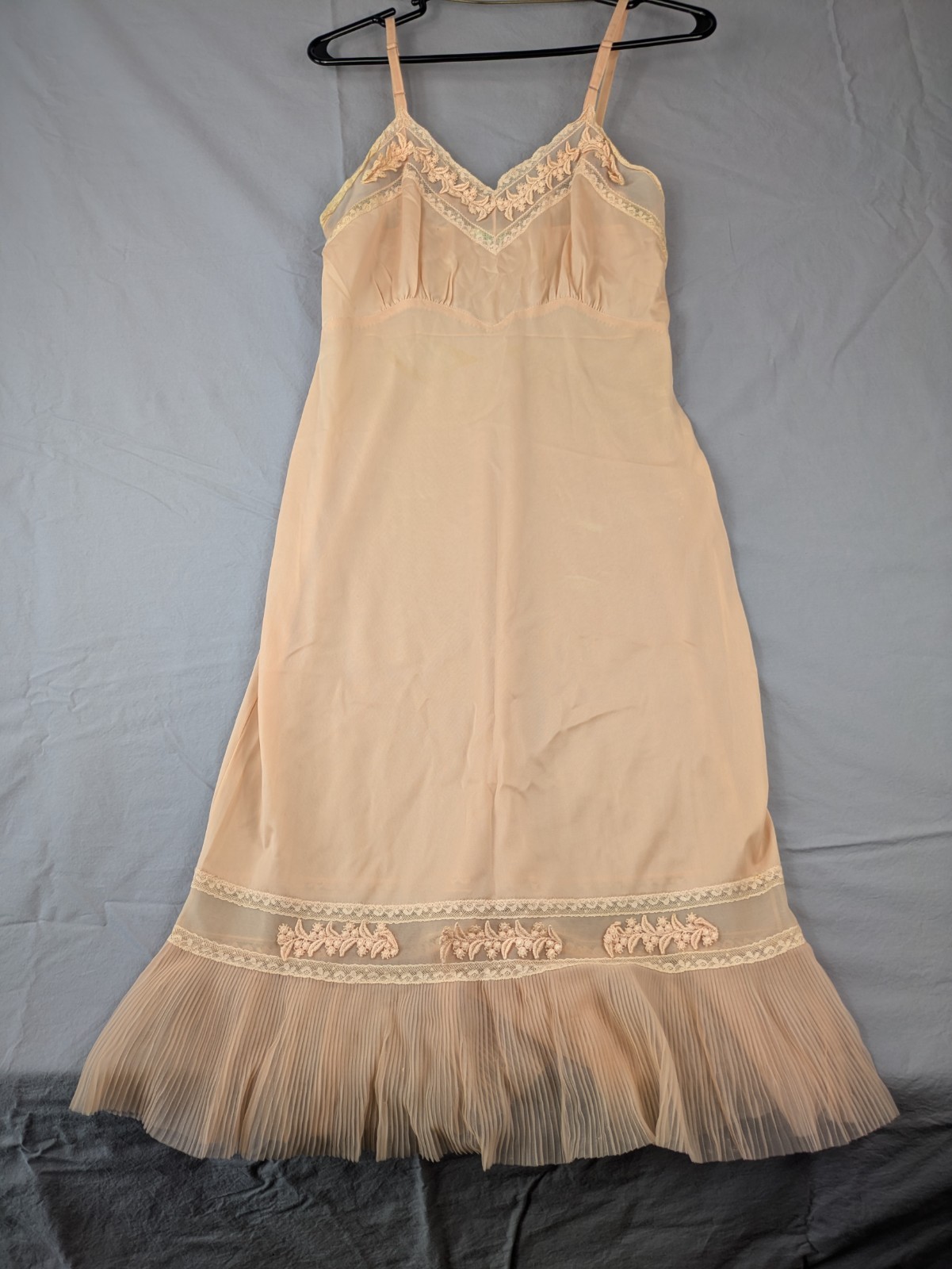 Vintage Nan Flower Pale Peach Size 34 Nylon Embroidered Appliques Slip Lingerie
