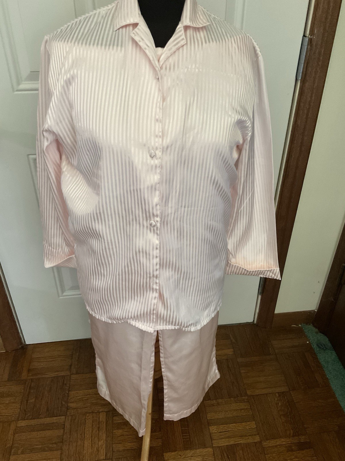 Ladies 2 Pc Pajama Set by Jeannie Size Large Pink Satin Look Polyester Used