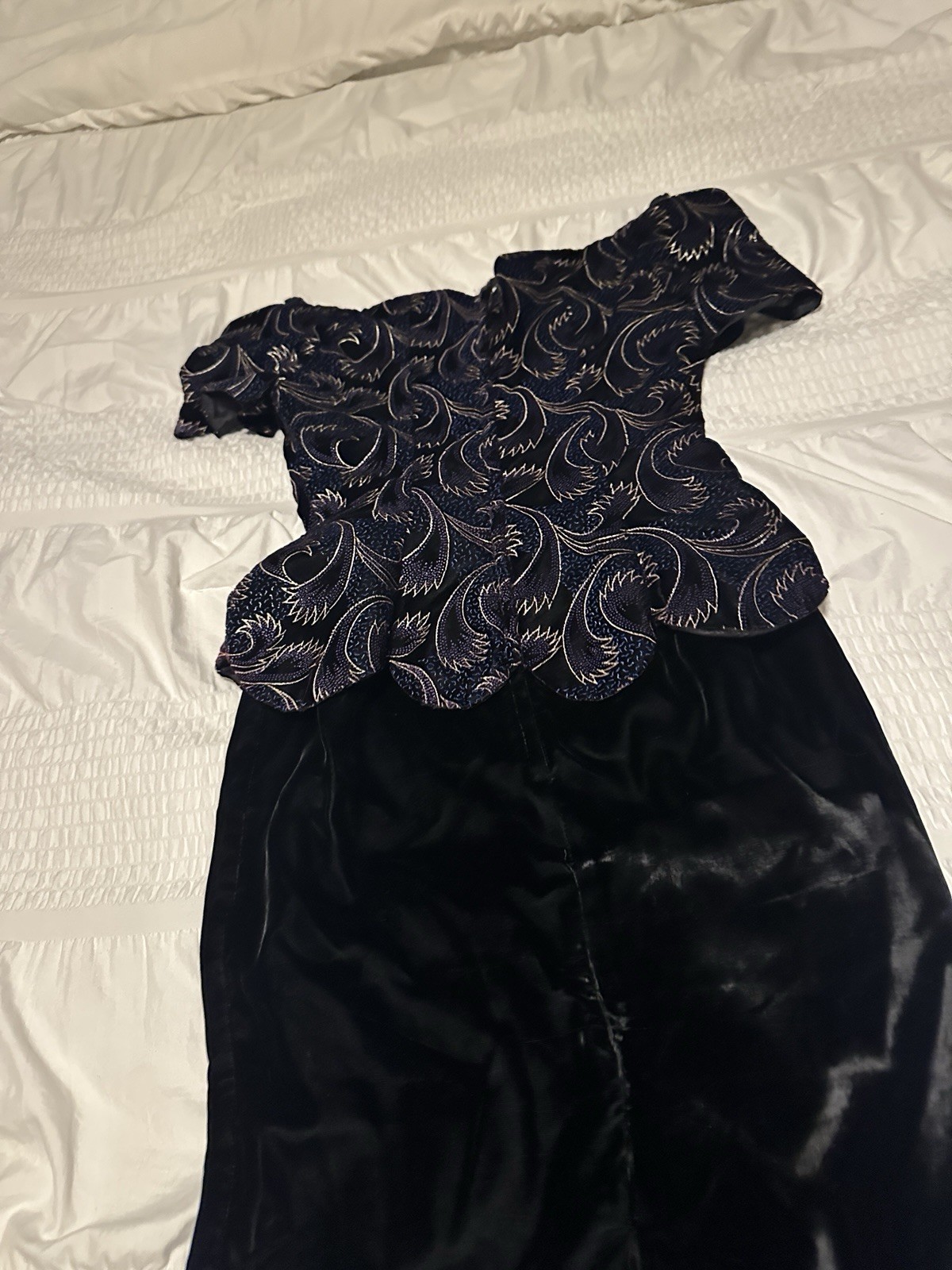 VINTAGE 80’s Velvet Peplum Scalloped Hem Pencil Dress Size 3/4 EUC