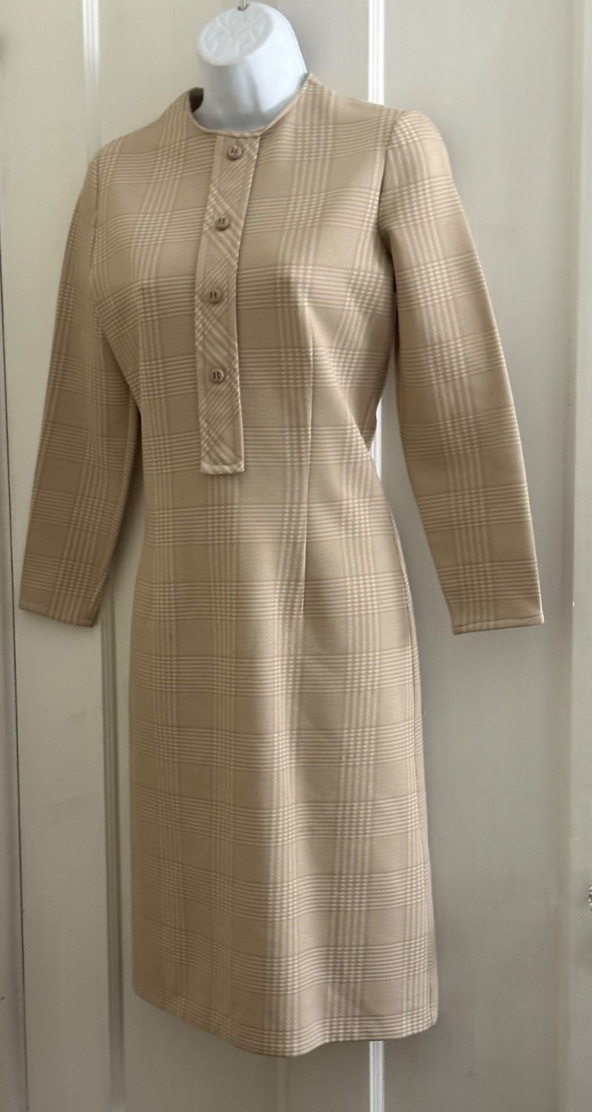 Vintage 60’s Butte Knit Dress Women’s 10-12 Beige Collar Long Sleeve