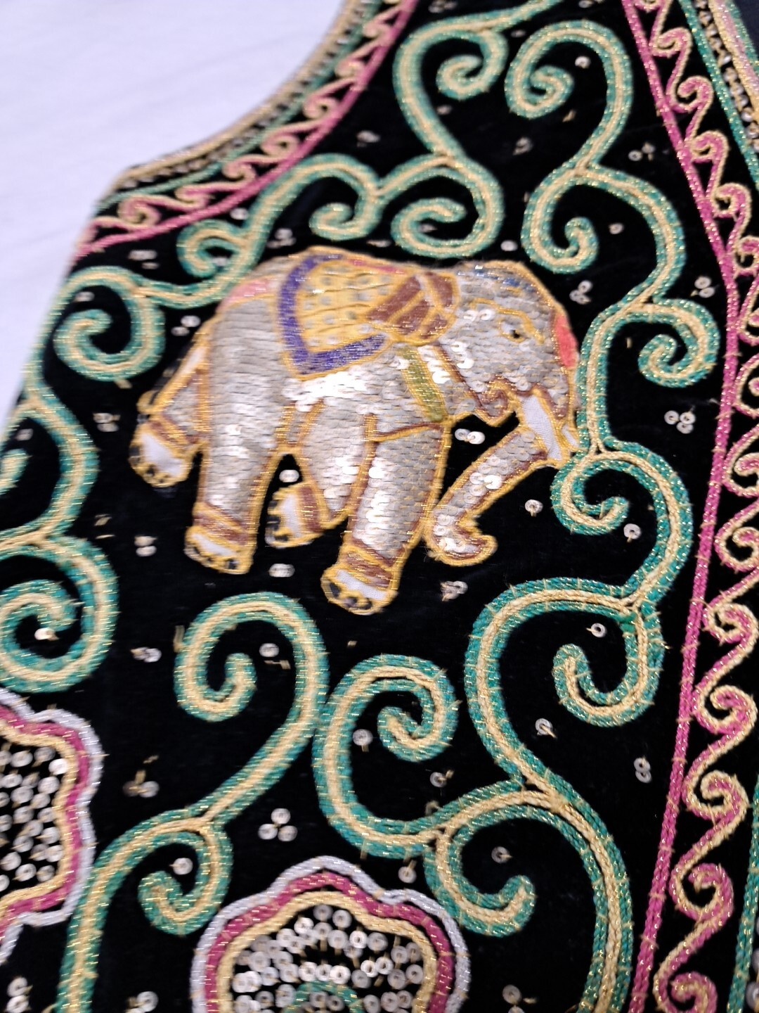 Vintage Carol Horn Workshop 3D Elephant Vest Embroidered Beaded Sequin Boho M/L