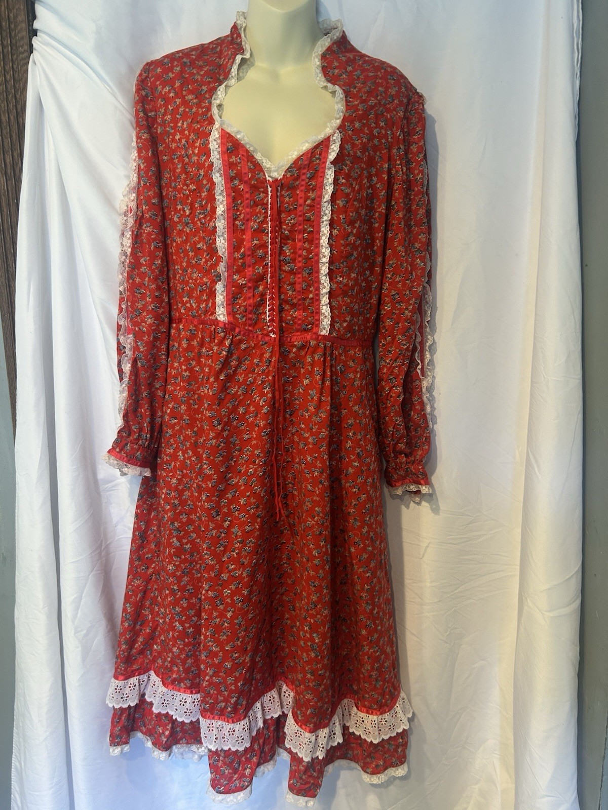 Vintage 70’s Prairie Red Calico Floral Print Cottage Core Dress