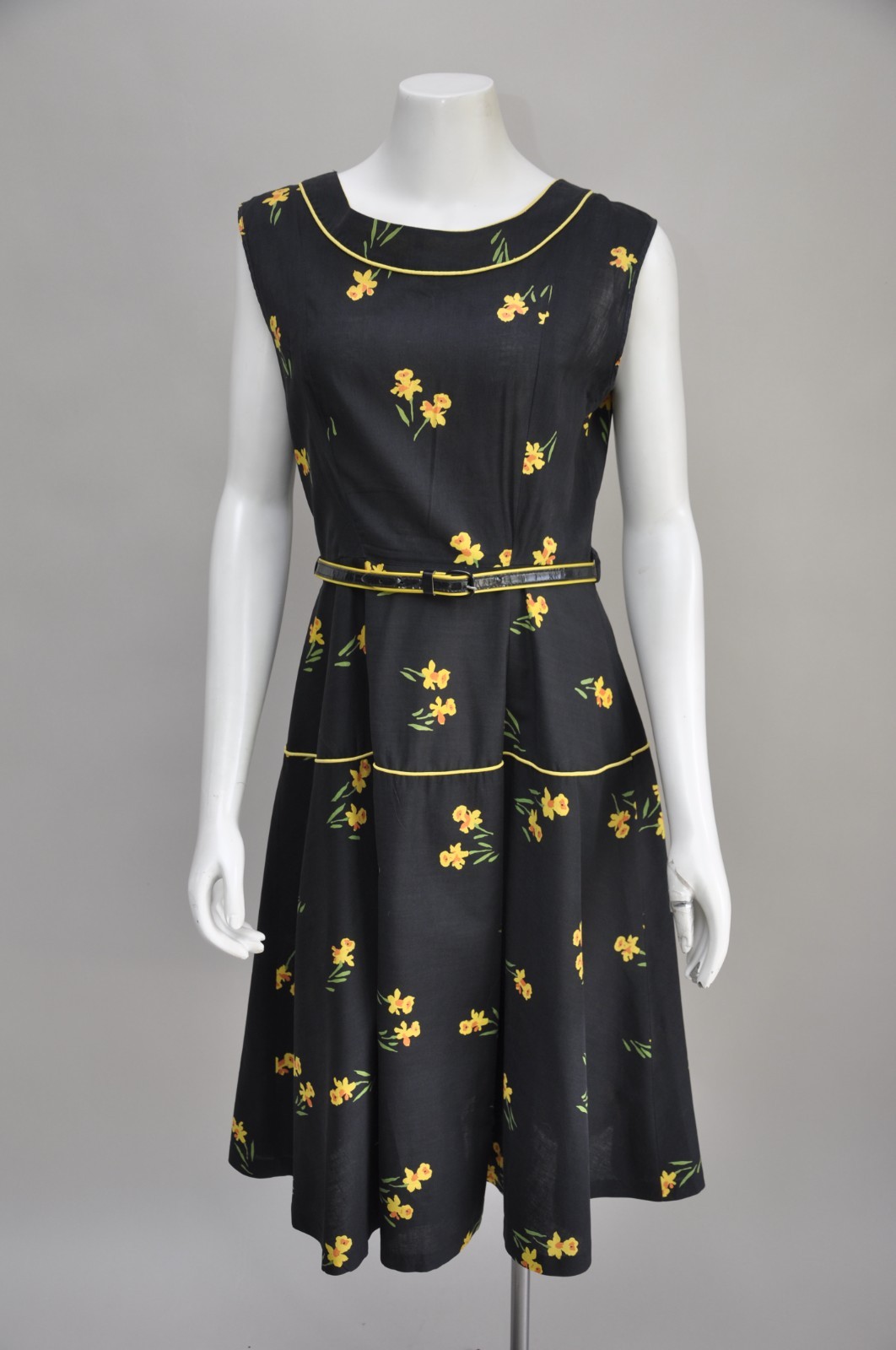 Vintage 1950s Black Cotton Dress w/ Yellow Floral Daffodil Print Summer M/L