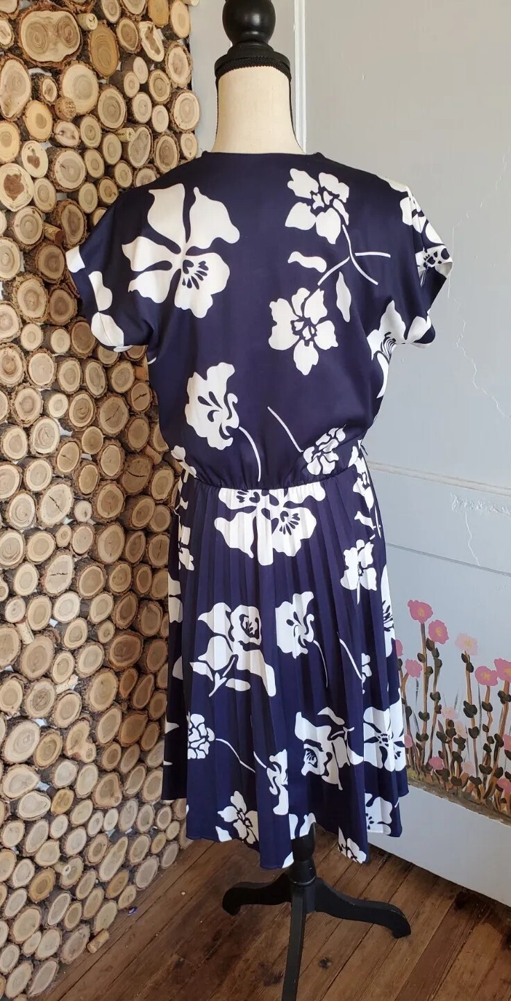 Tabby of California Vintage Retro Navy Blue Hawaiian Floral Pleated Dress 10