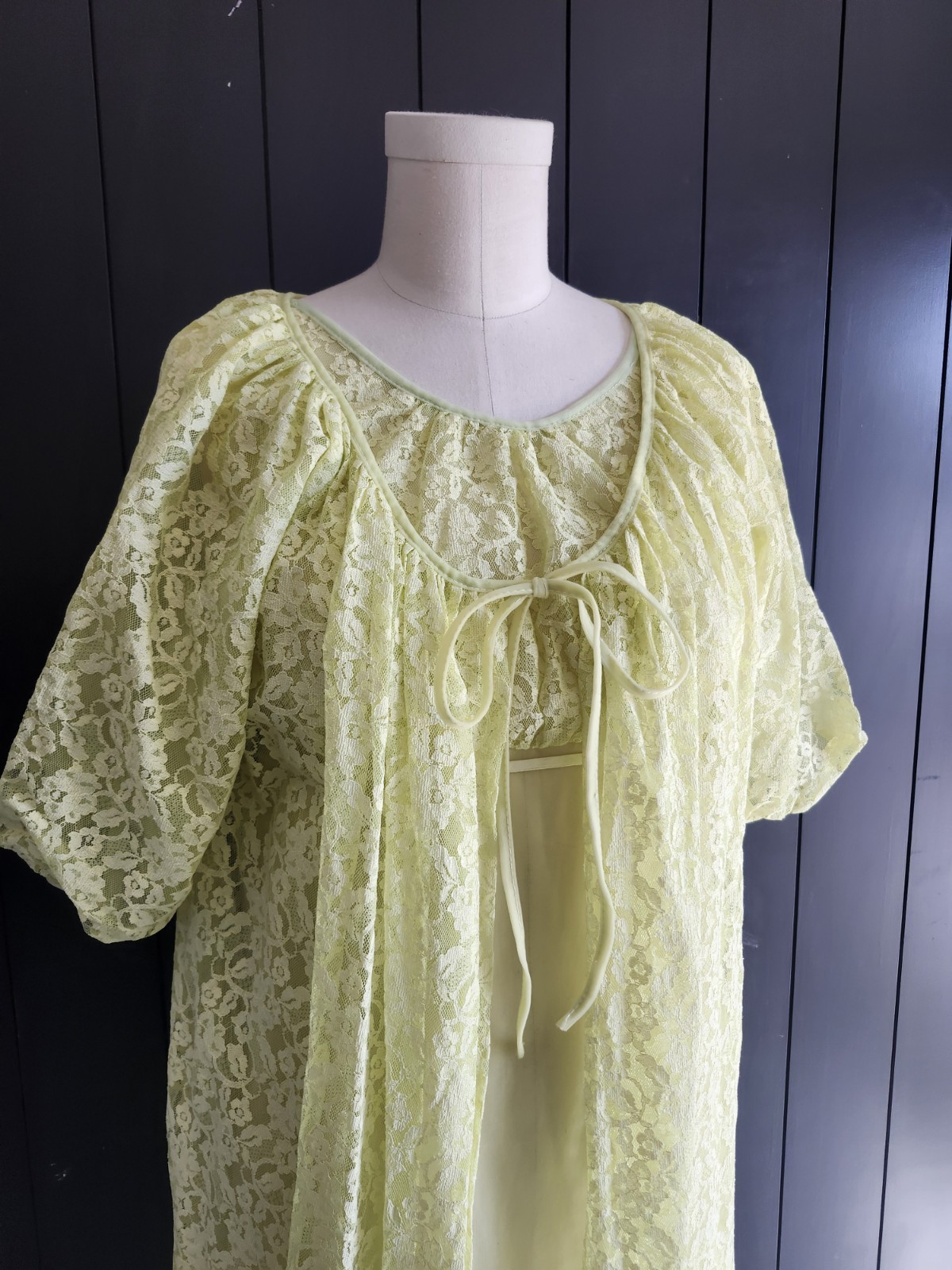 VTG 60s Chartreuse Yellow Nylon & Lace PEIGNOIR SET Nightie Robe UNION LABEL SML