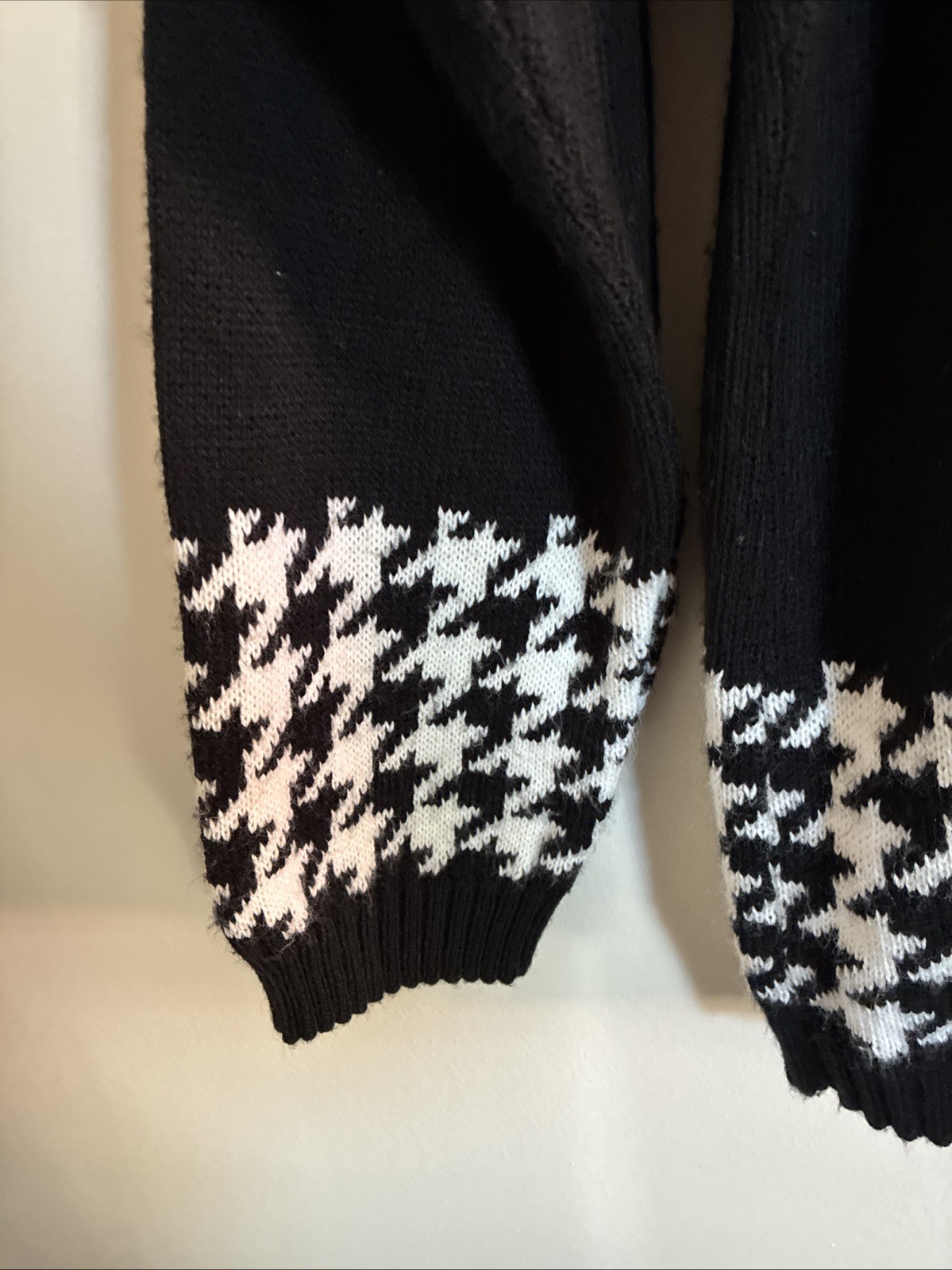 Vintage Black And White Houndstooth Sweater Womens 90s 100% Acrylic M Paper Tag
