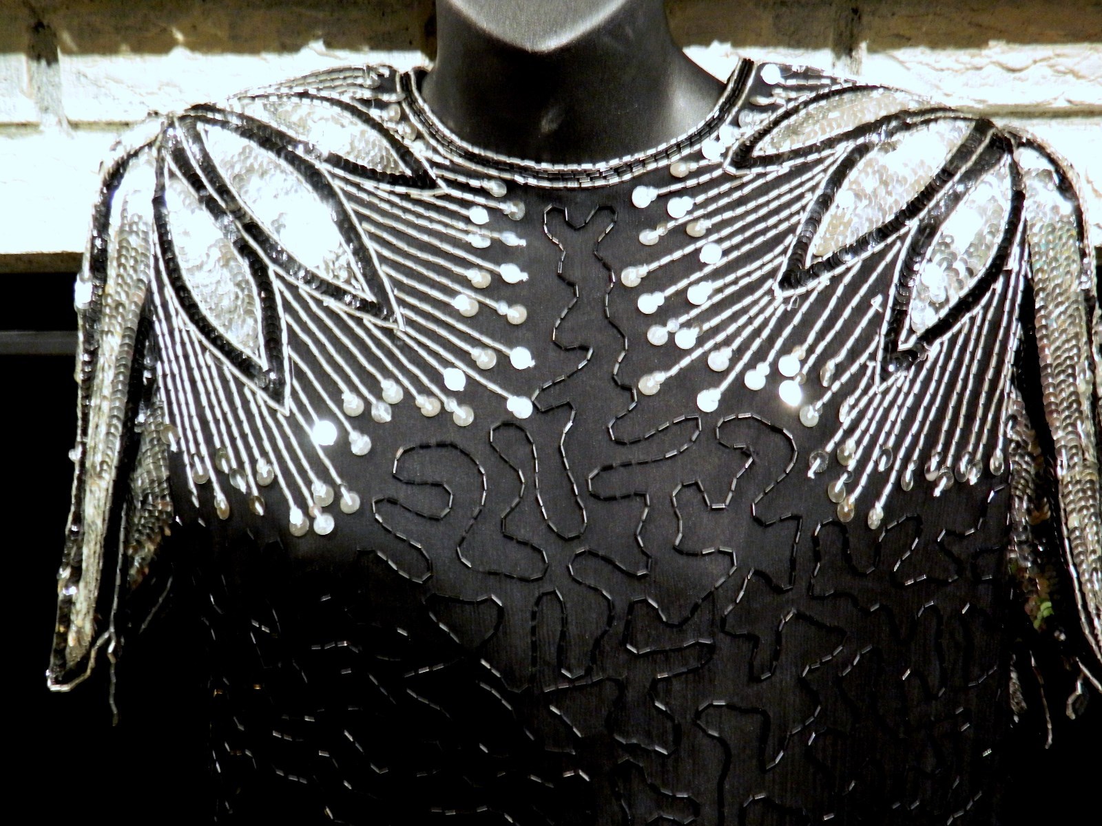 LAURENCE KAZAR VINTAGE TOP SZ M BLACK SILVER SEQUINS BEADS SHORT SLEEVE