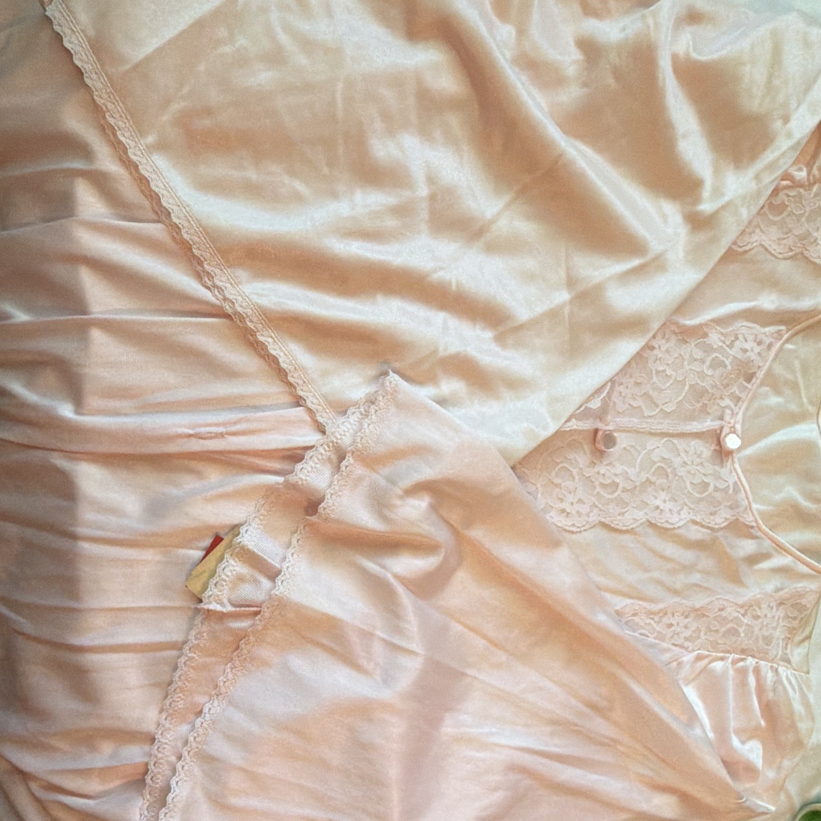 Vintage blush pink nylon nightgown-delicate white lace bodice – Made In USA – XL