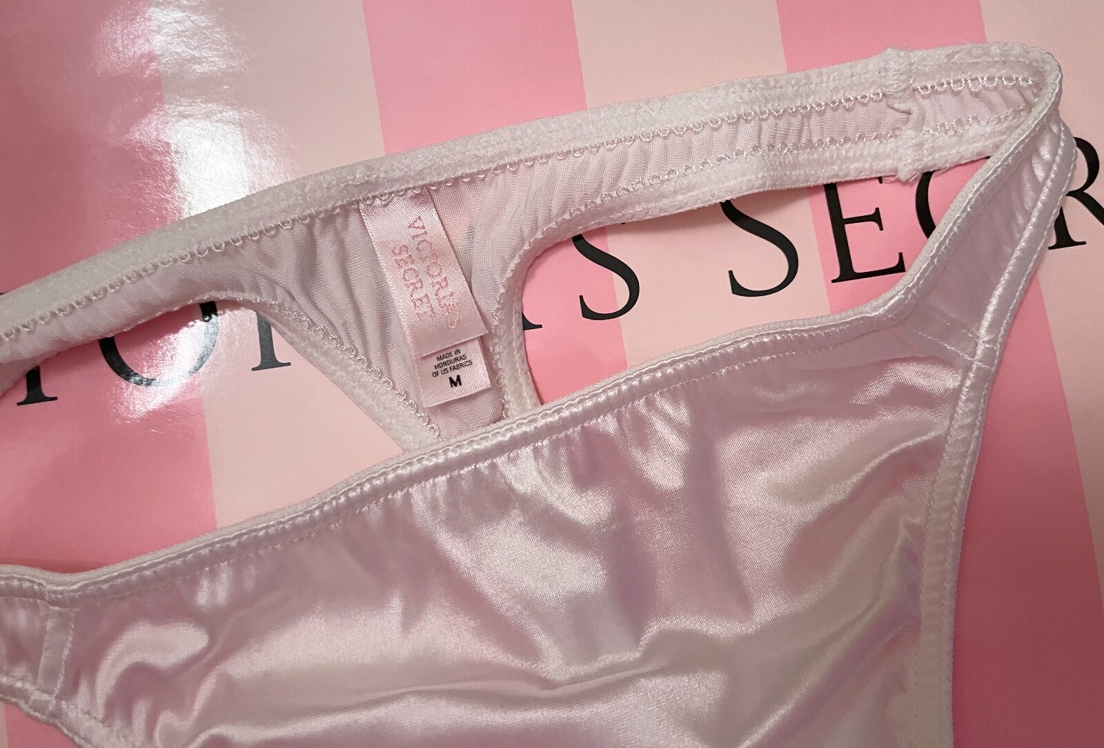 VICTORIA’S SECRET M WHITE SMOOTH SECOND SKIN SATIN VINTAGE RARE THONG PANTIES