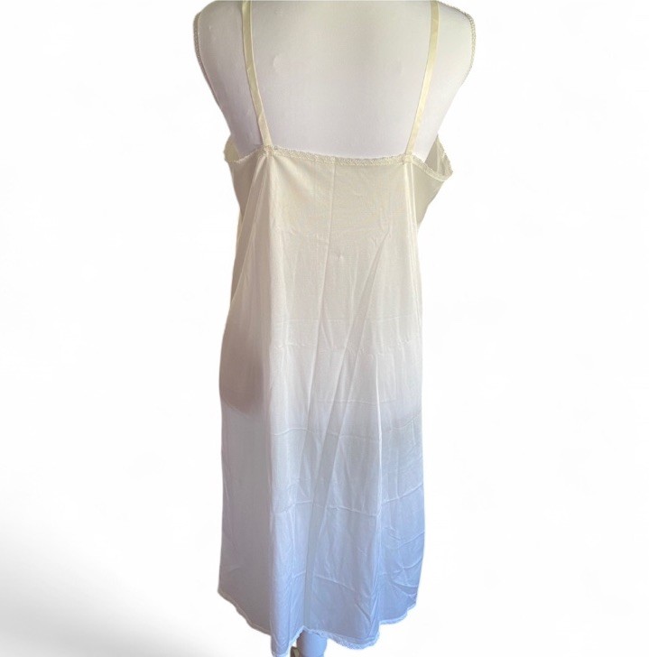 Vintage 1980s Simple Pleasures Ivory Lace V Neck Slip 36 Antron III