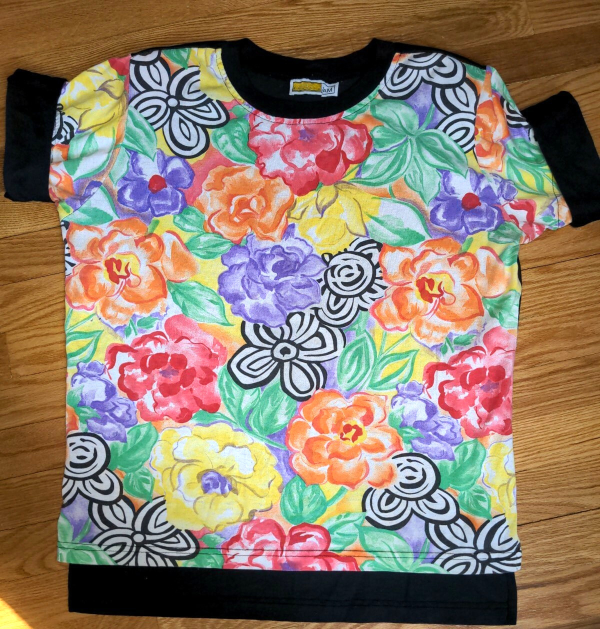 Traffic Jam Vintage 80’s Red & Multicolor Floral T-Shirt Size L