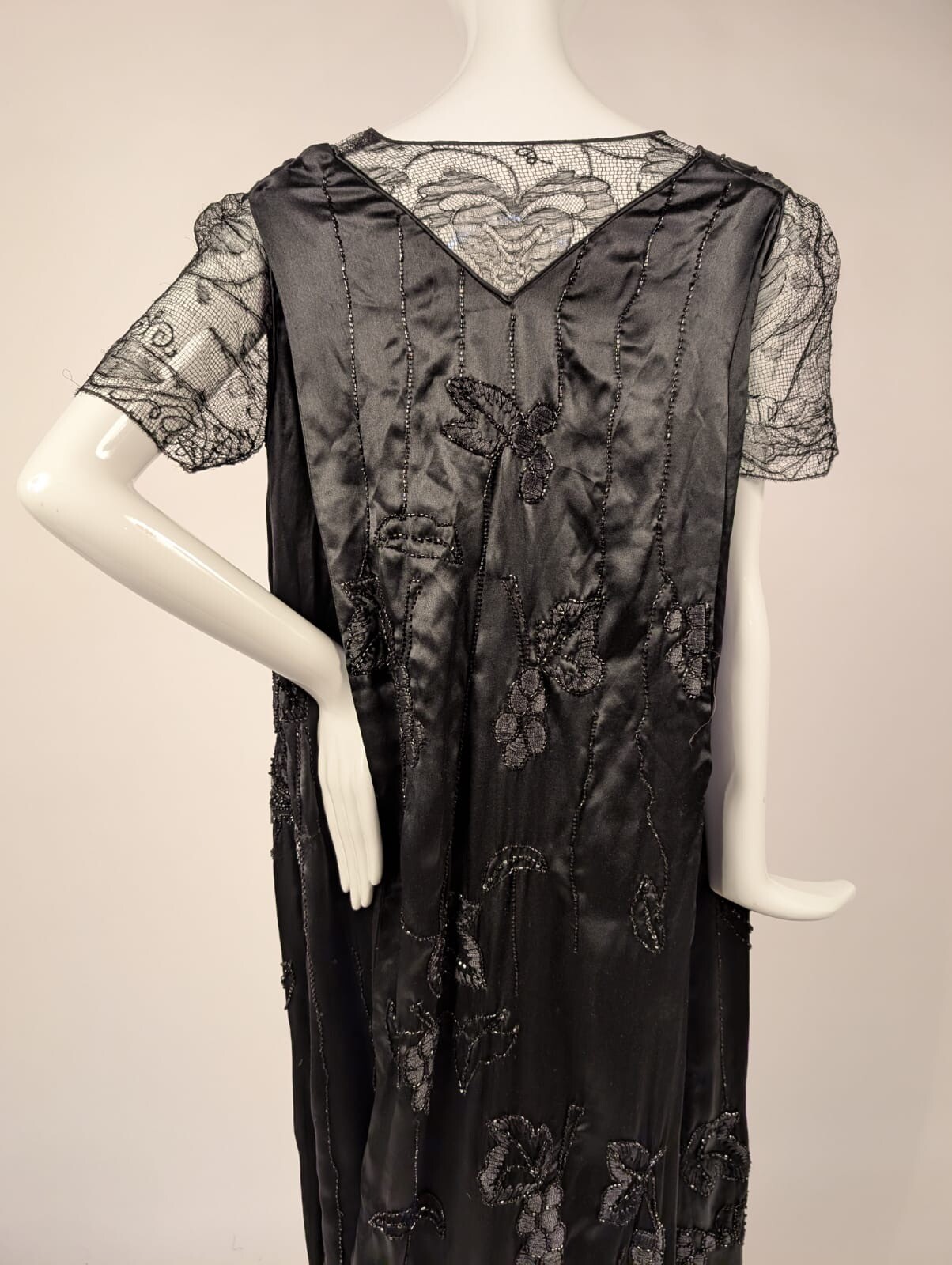 EDWARDIAN LATE TEENS SILK SATIN EVENING DRESS W GRAPE CLUSTER EMB + BEADING