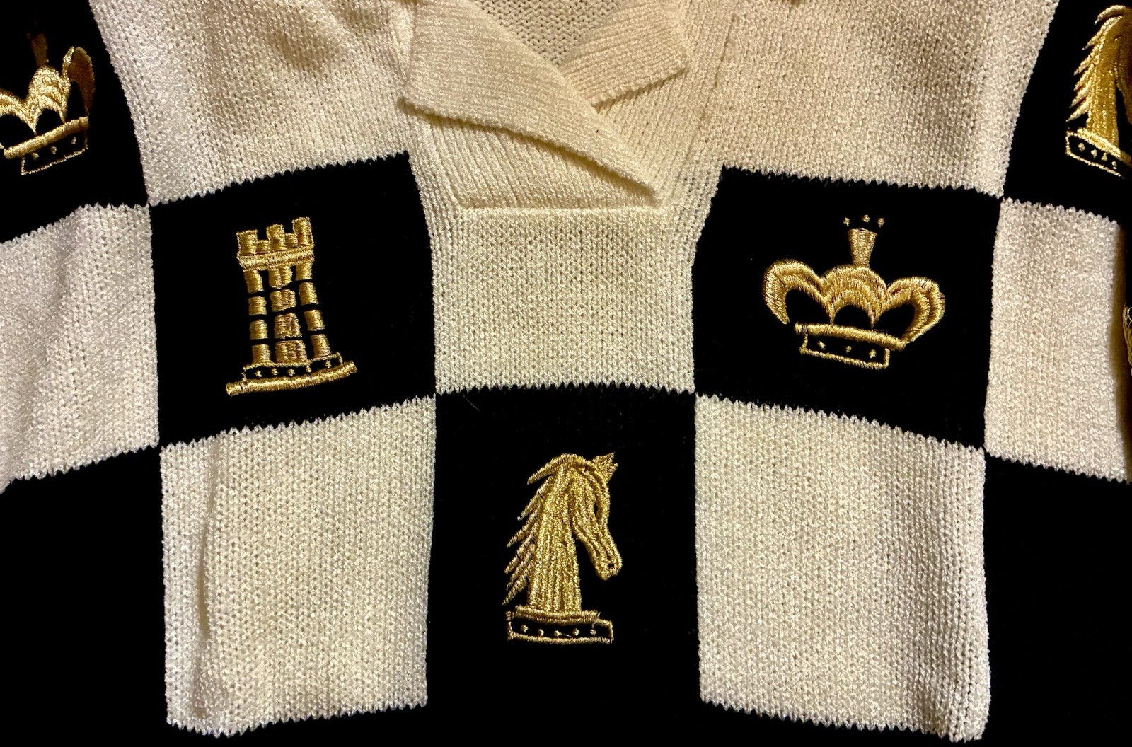 ANN WI VINTAGE 1980S CHESS THEMED BLACK WHITE & GOLD EMBROIDERED WOMENS SWEATER