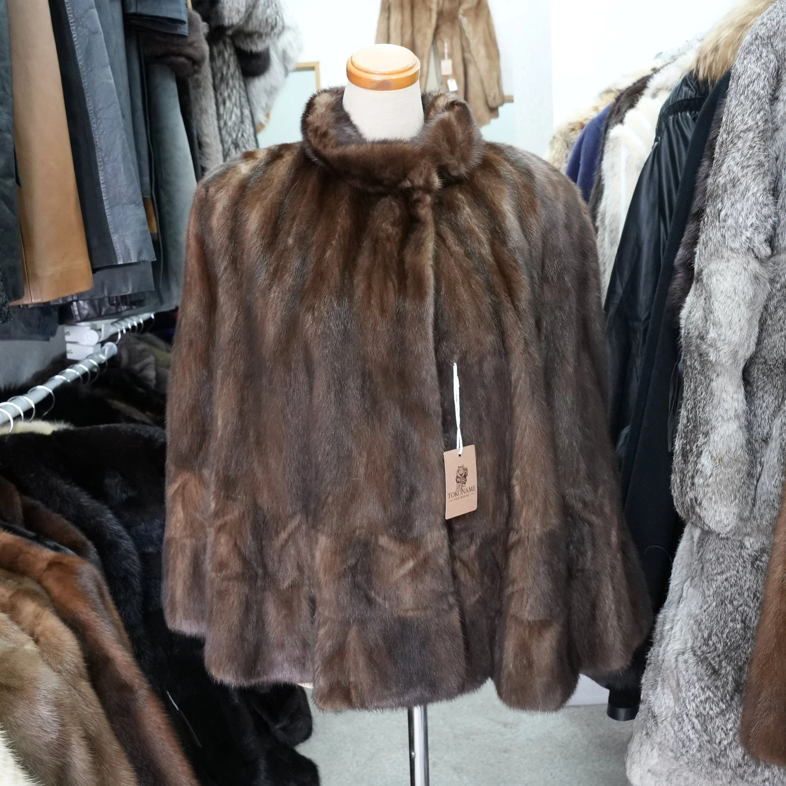 SAGA ROYAL MINK Design Cape – Genuine Vintage Fur From Japan
