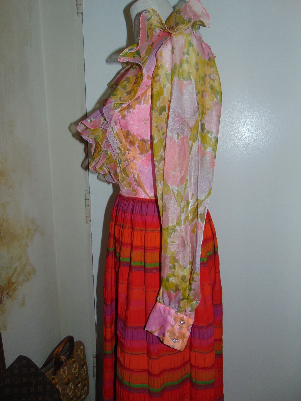 1960’s 70s LIPMANS Pink Orange Red Green Floral Dress Ruffled V Neck Maxi Womens