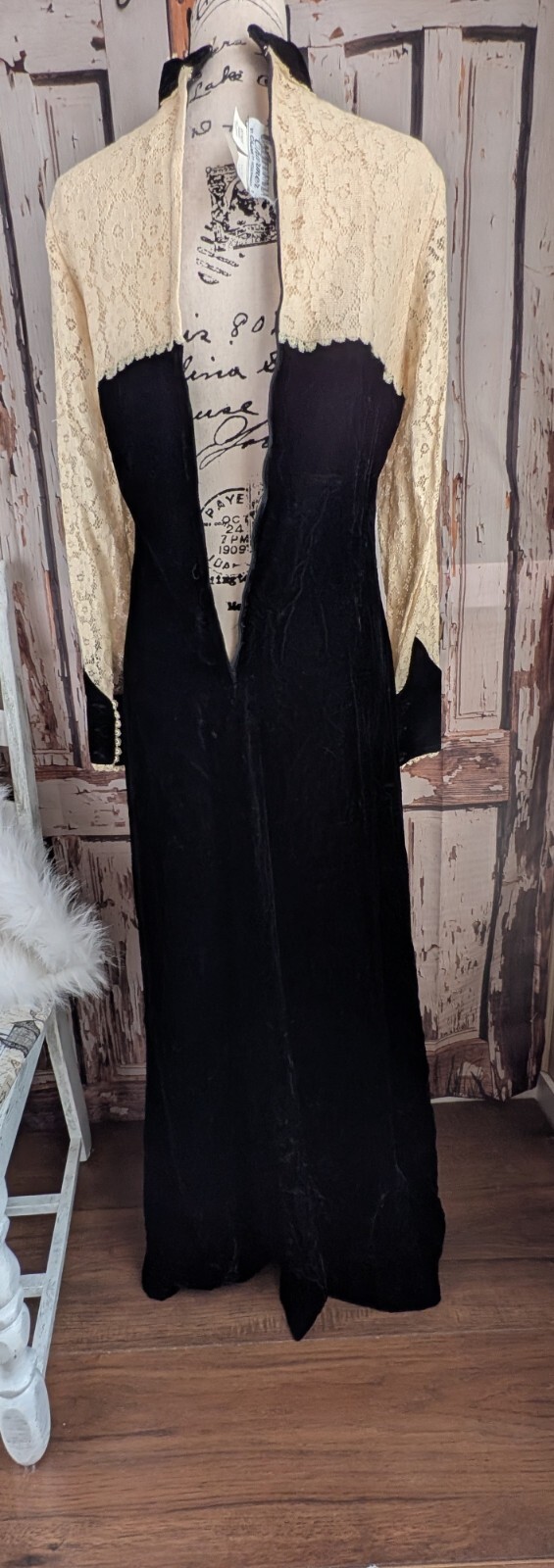 California Charmer By Charm Hollywood Vintage era 70 Velvet Maxi Dress