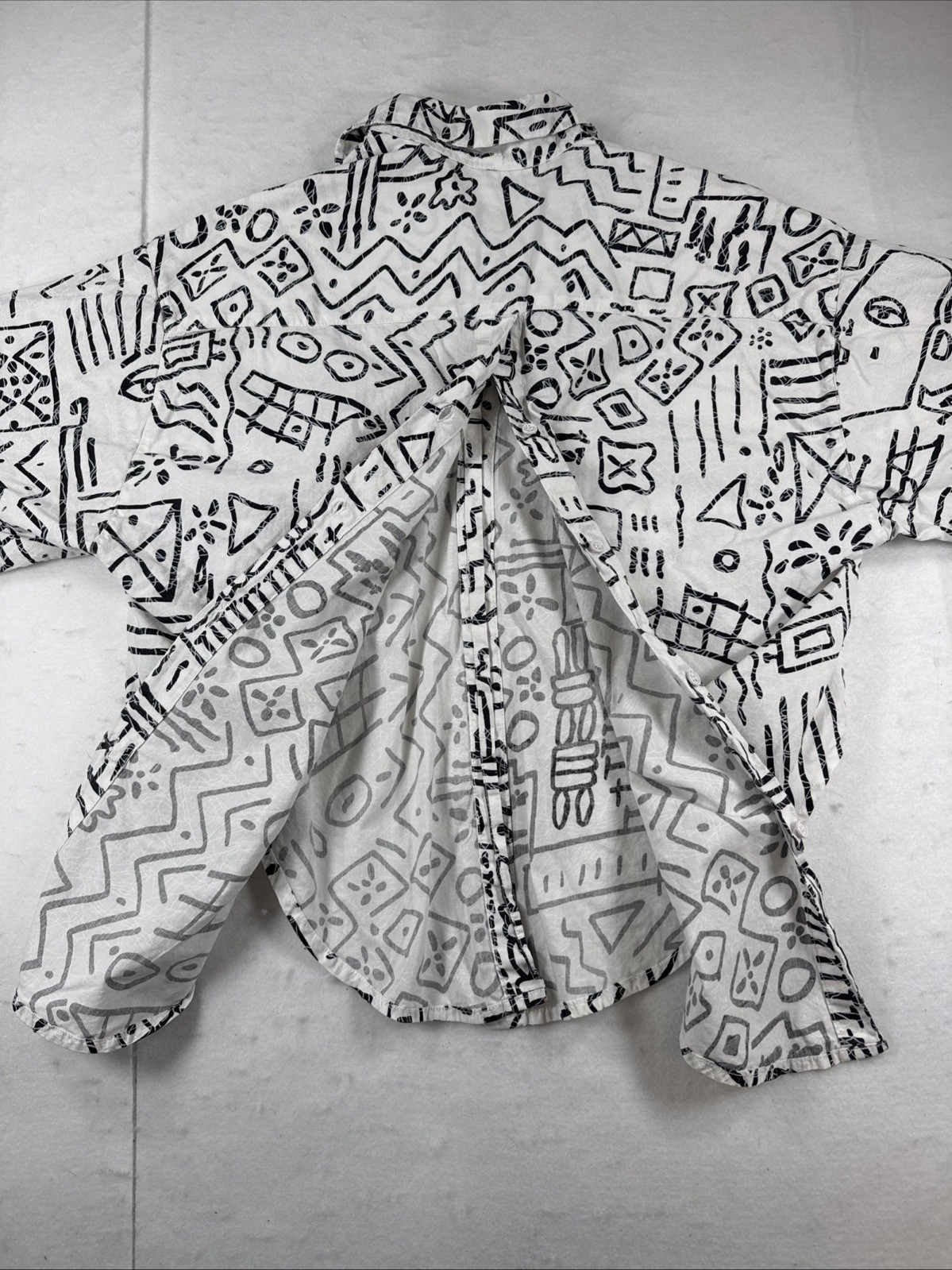 Vintage 80s Details Abstract Geometric Memphis Split Back Button Tail Shirt S